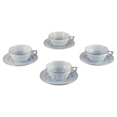 Gefle, Suecia. Juego de cuatro tazas de té Art Déco "Grand" con platillos a juego.