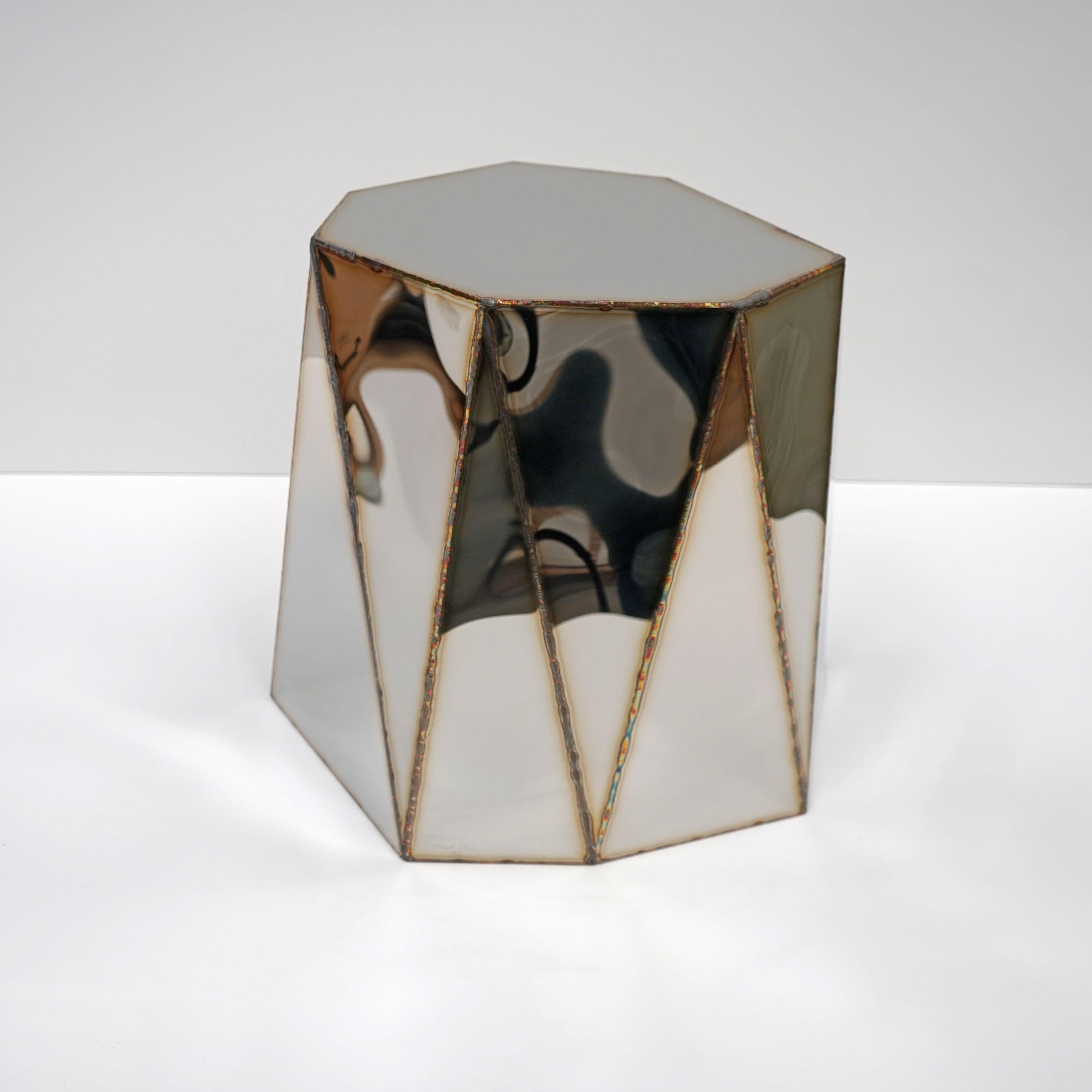 Mesa auxiliar Geiger de acero inoxidable soldado pulido espejo de Julian Mayor Siglo XXI y contemporáneo en venta