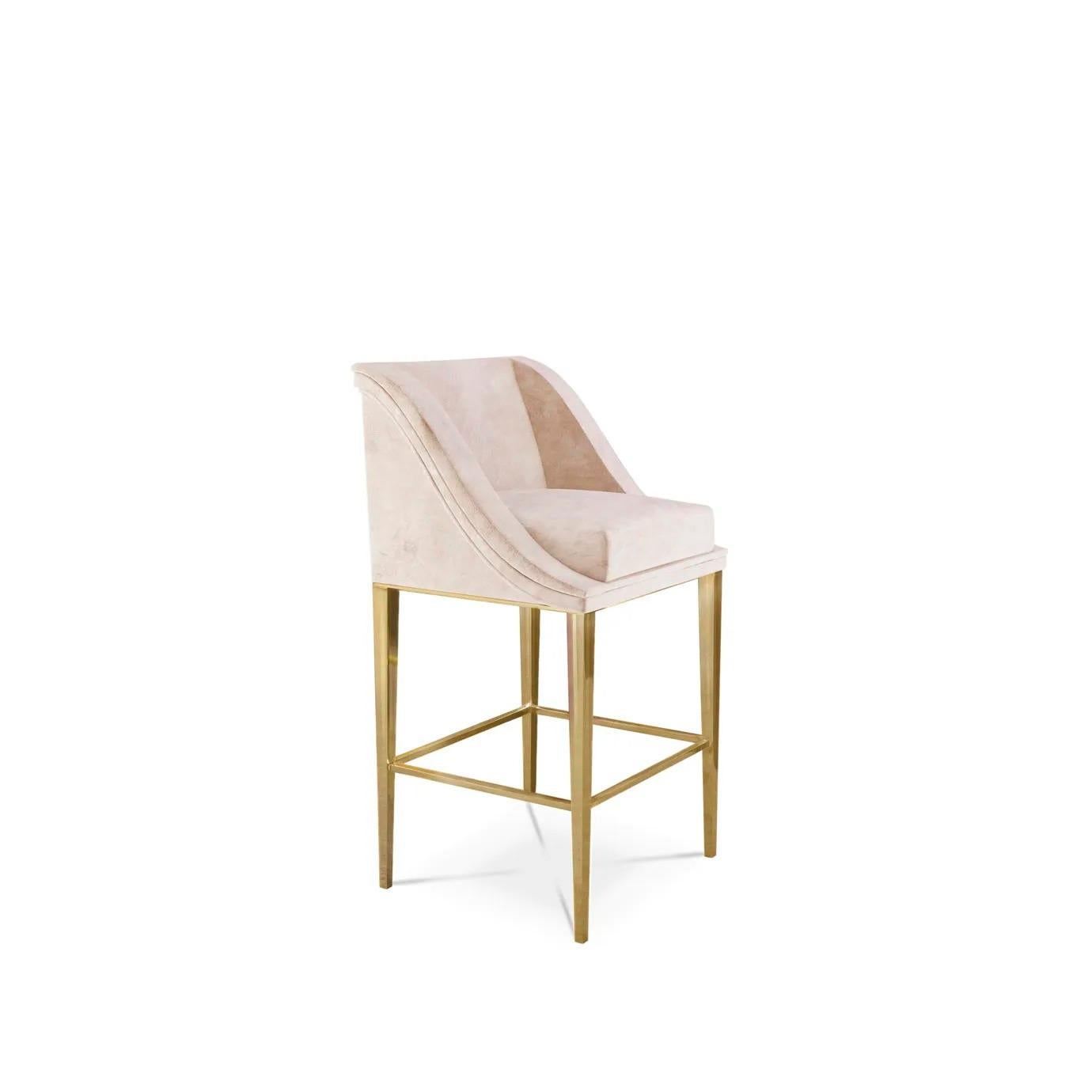 Designed to perform in a matter that indulges the eyes, the Geisha's curves grace a room with the extravagance and poise of a Kyoto Geisha. Her fully upholstered curved body rests on modern and sleek metal legs.

Materials & Finishes: 
Upholstery: