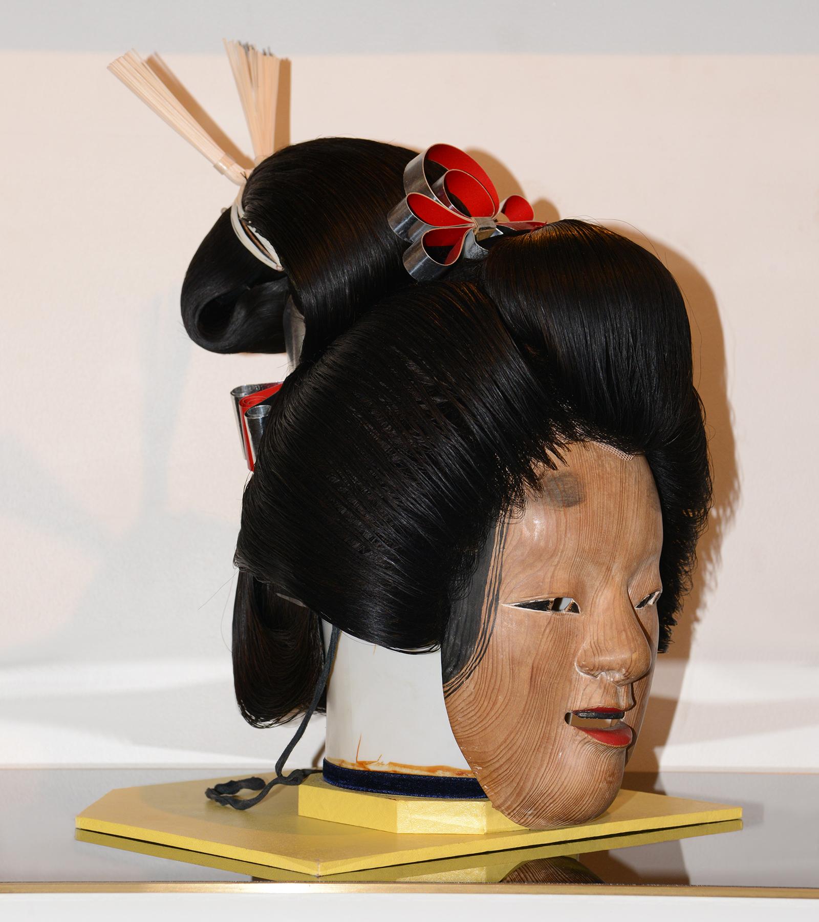 Japanese Geisha Wig & Nô Theater 2 Mask For Sale