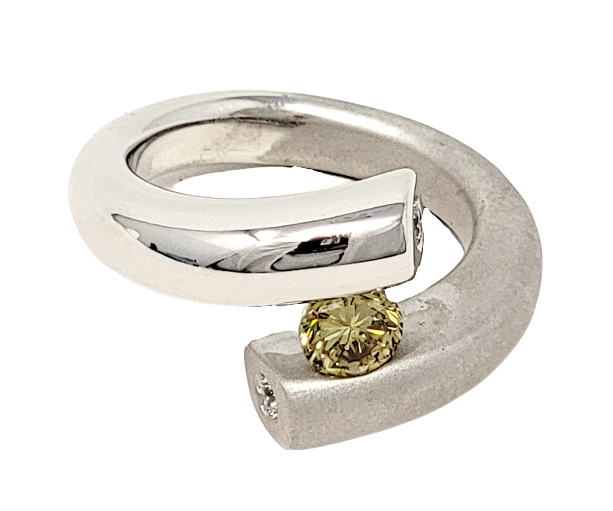 Gelber Abaci Bypass-Ring mit gelben und weißen Diamanten 14 Karat im Zustand „Gut“ im Angebot in Scottsdale, AZ