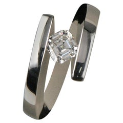 Bague de fiançailles solitaire en or 14 carats avec diamants de la collection Tension Abaci de Gelin