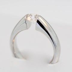 Gelin Abaci Anillo solitario de diamantes engastados en tensión Oro blanco de 14 quilates 0,60 quilates