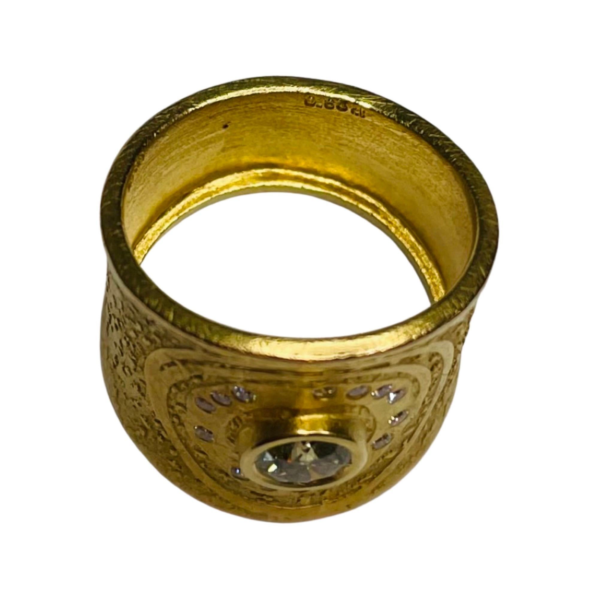Taille ronde Gellner, bague à anneau cigare en diamant jaune 18 carats faite à la main en vente