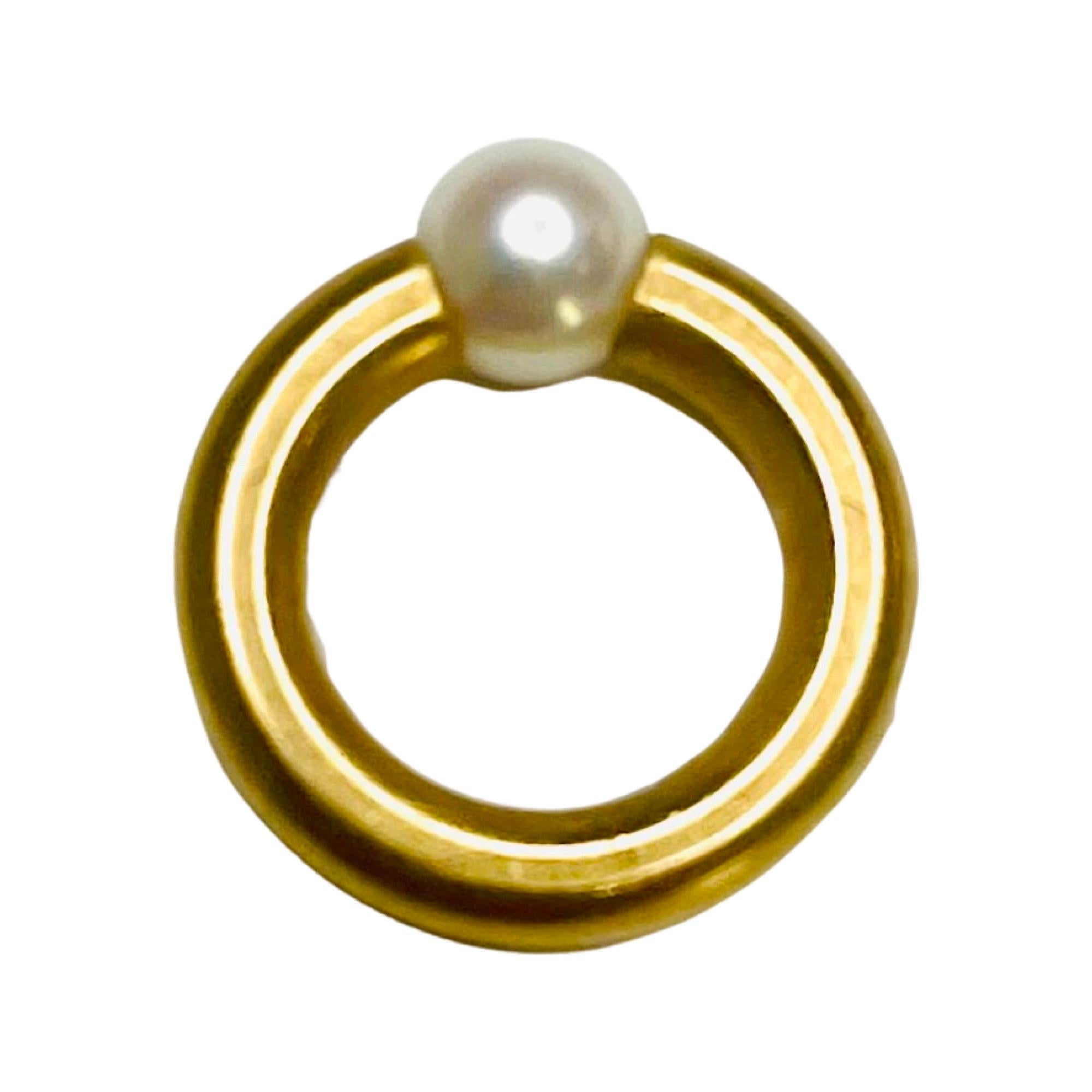 Women's or Men's Gellner 18K Yellow Gold Baby Ring with an Akoya Pearl For Sale