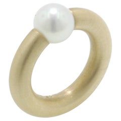 Gellner 18K Yellow Gold Baby Ring with an Akoya Pearl