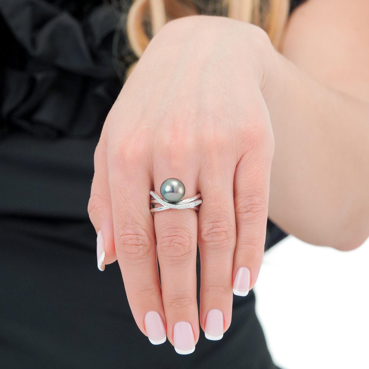 Round Cut Gellner Tahitian Black Pearl and Diamond Ring