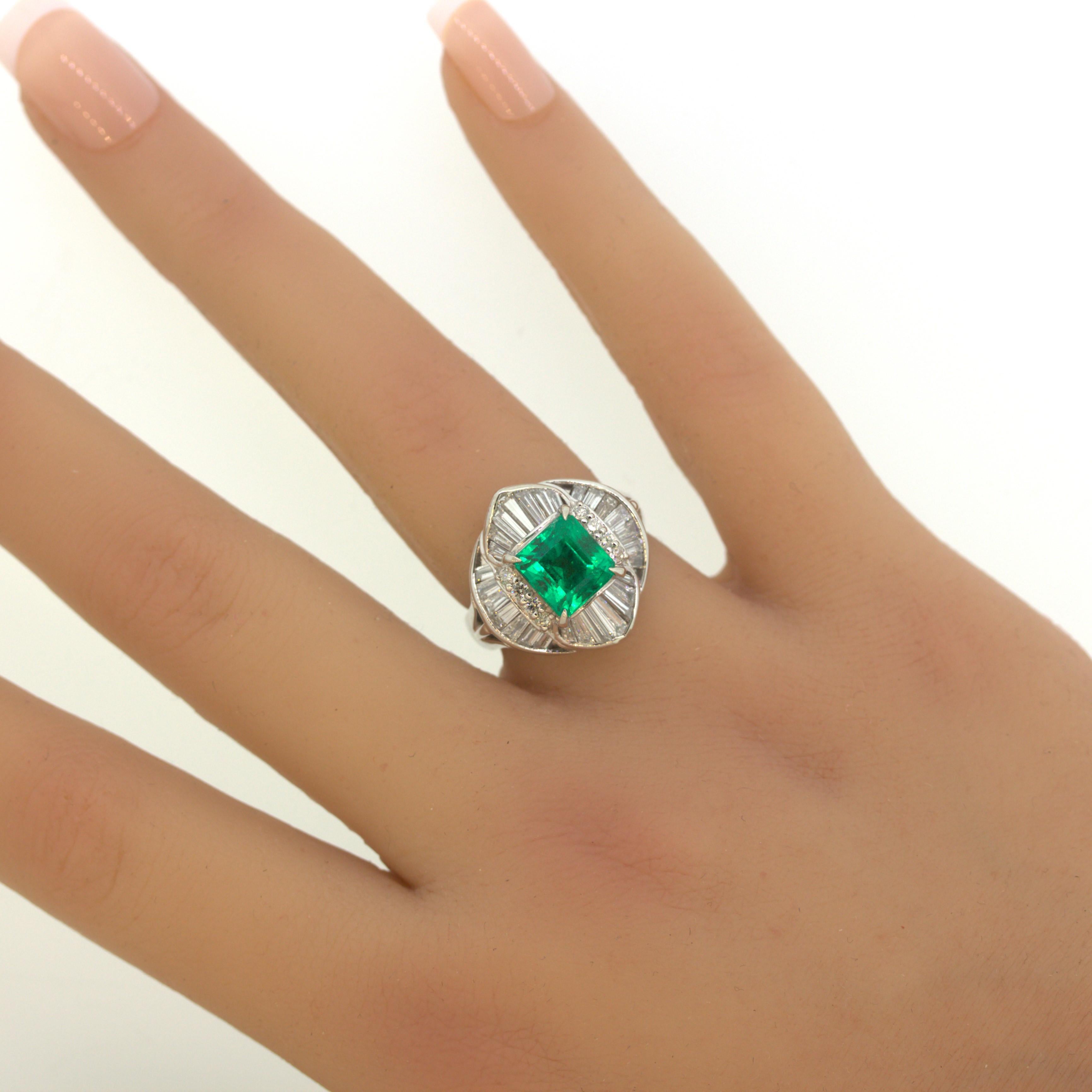 Edelstein 2,25 Karat Smaragd-Diamant-Platinring im Angebot 4