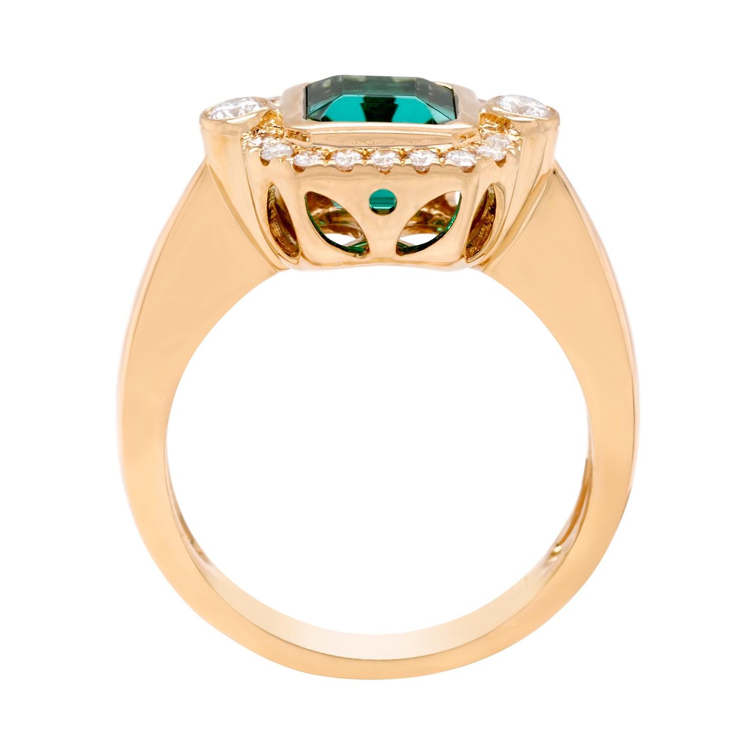 Dieser Ring aus 14-karätigem Gelbgold ist eine wunderbare Verbindung von zeitlosem und modernem Stil. Die zeitlose Mischung aus einem Turmalin im Kissenschliff und runden Diamanten funkelt und zieht garantiert alle Blicke auf sich.

Dieser Turmalin
