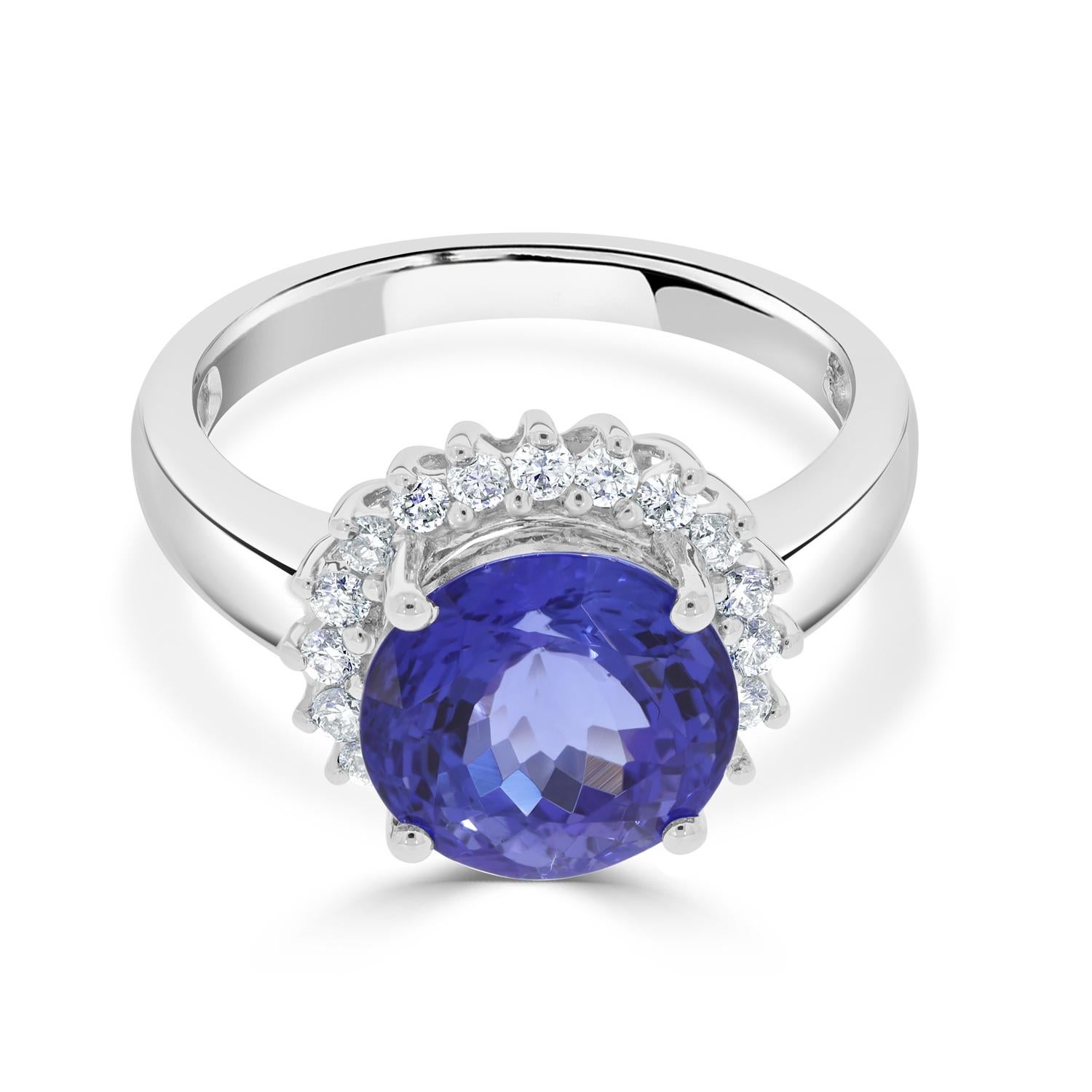 Round Cut Gem Bleu 5.18ct Tanzanite Ring with 0.36 Tct Diamonds Set in 18kt White Gold For Sale