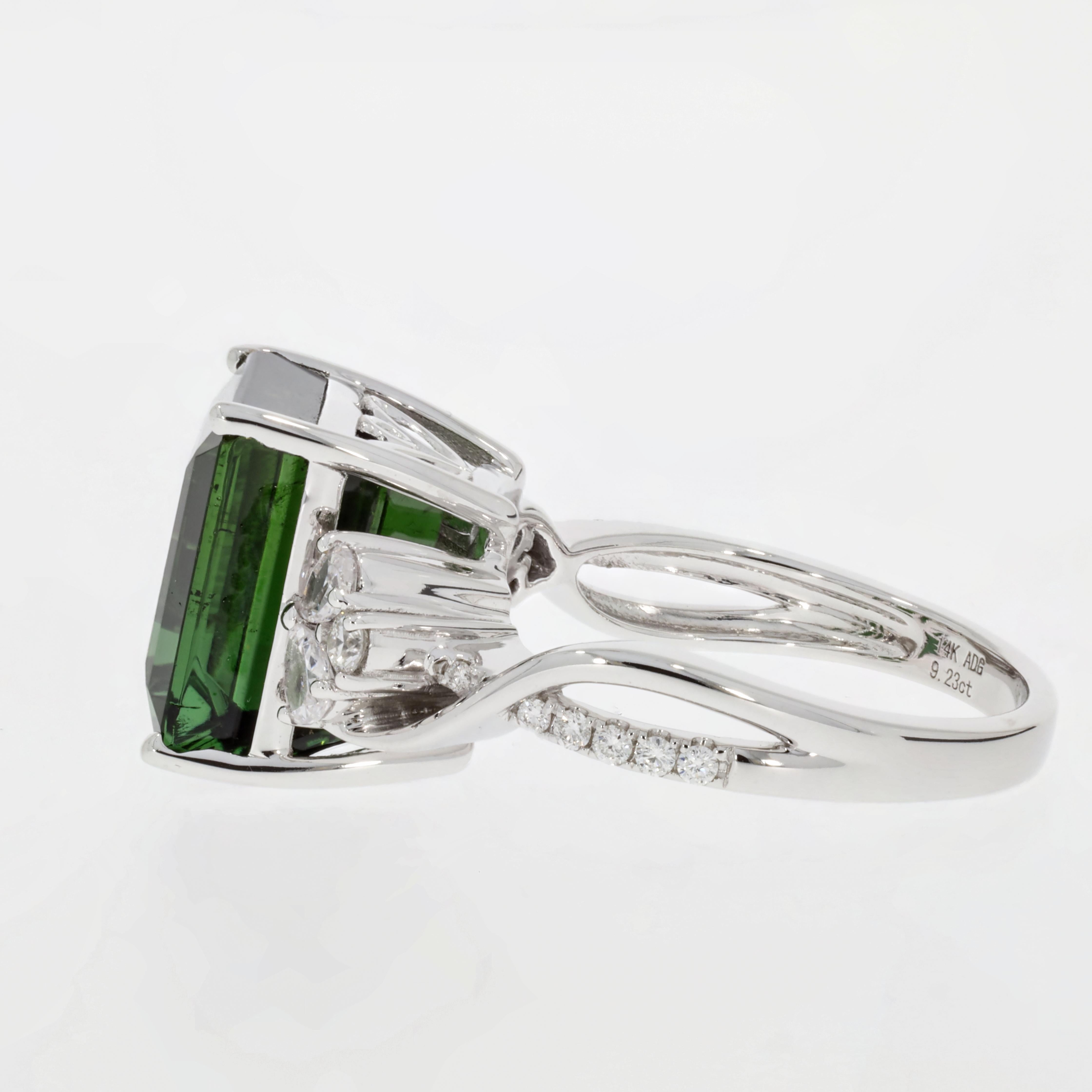 GEM BLEU 9.23 Carat Tourmaline Ring in 14 Karat White Gold In New Condition For Sale In New York, NY