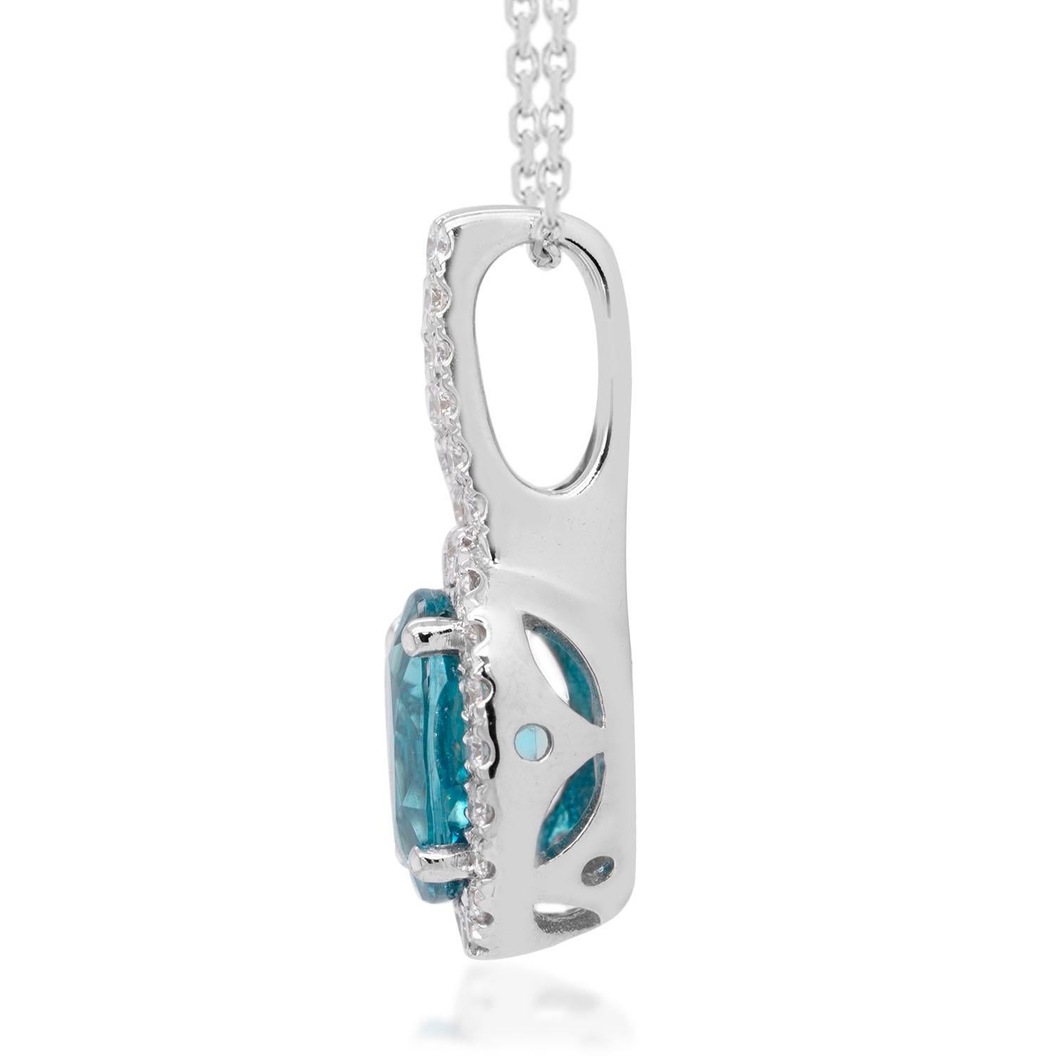Ti presentiamo il nostro splendido ciondolo con zircone blu da 2,97 carati, un gioiello davvero squisito che aggiungerà un tocco di raffinatezza e glamour a qualsiasi abbigliamento. Questo bellissimo ciondolo è caratterizzato da una gemma di zircone