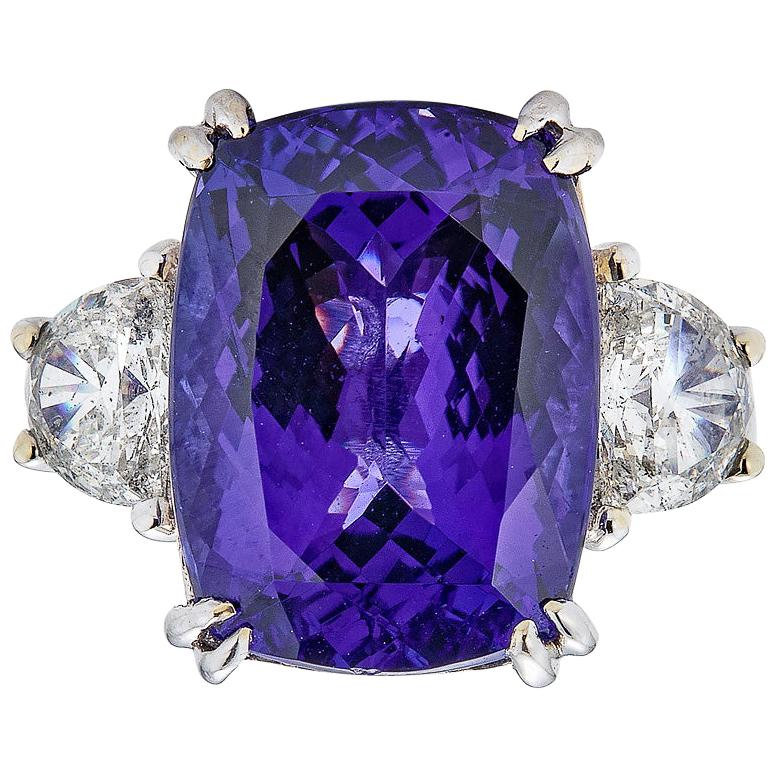 Gem Bleu Tanzanite 13.43 ct Ring in 18K Gold