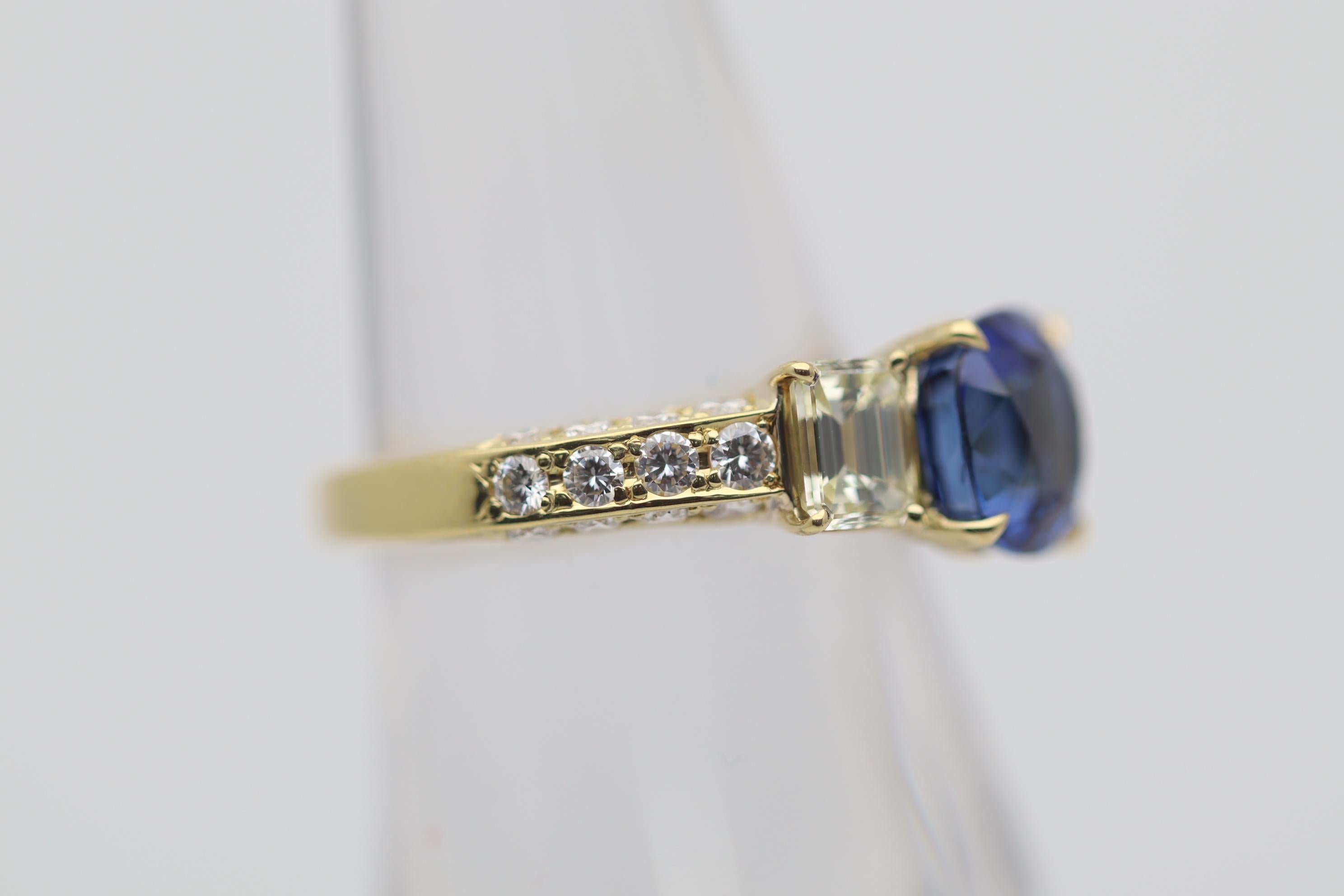 Cushion Cut Gem Blue Sapphire Diamond Gold Ring For Sale