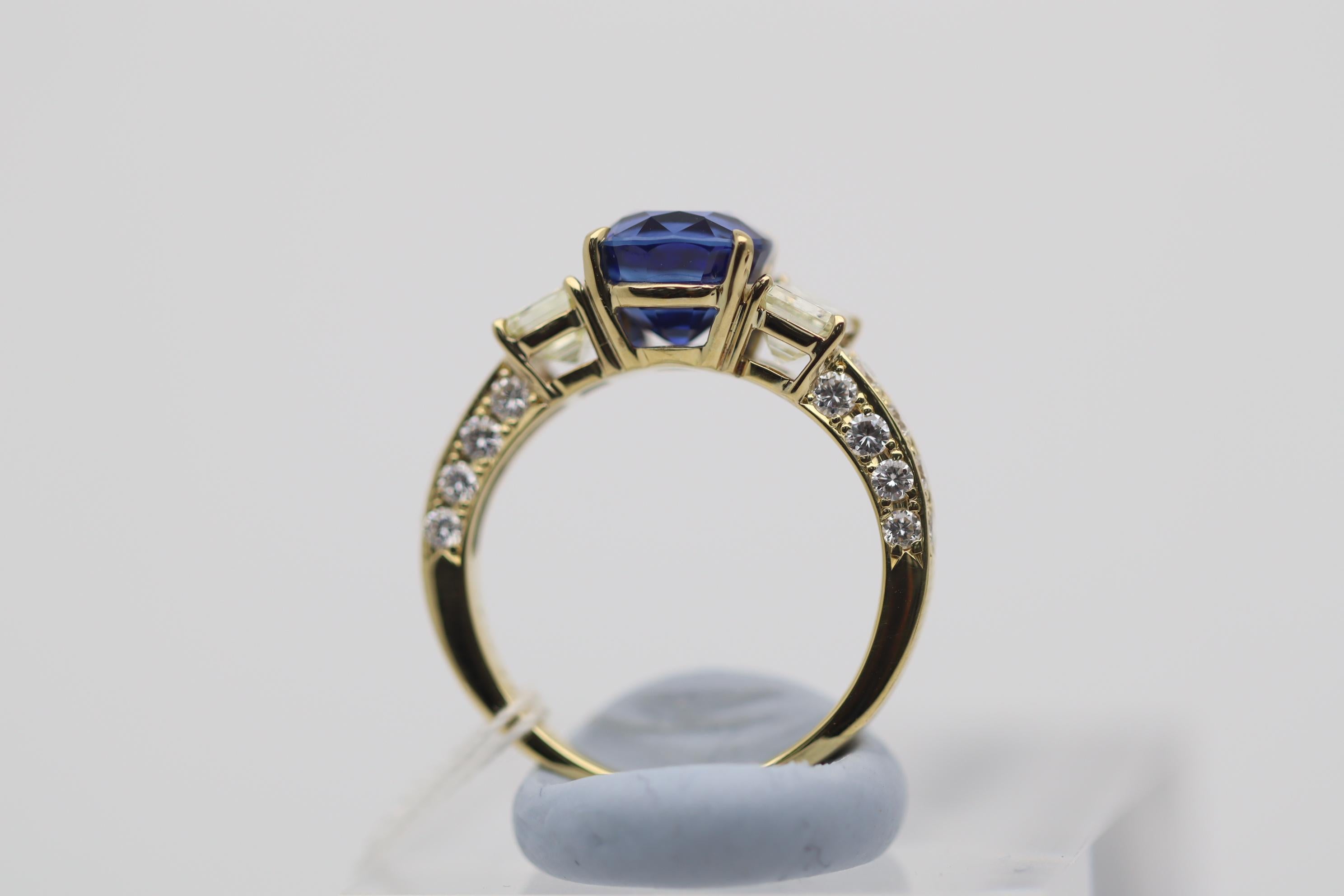 Gem Blue Sapphire Diamond Gold Ring In New Condition For Sale In Beverly Hills, CA
