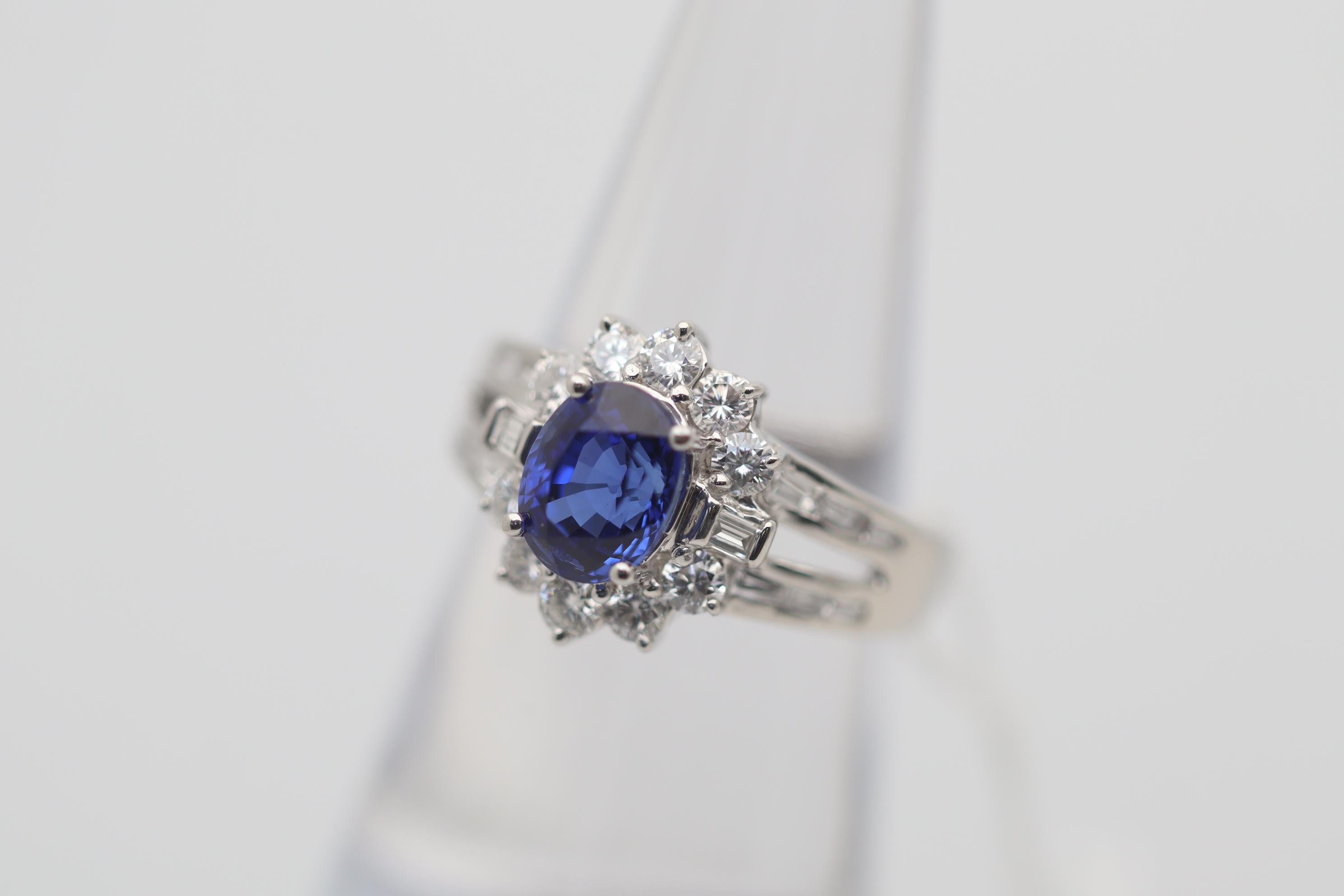 Gem Blue Sapphire Diamond Platinum Ring In New Condition For Sale In Beverly Hills, CA