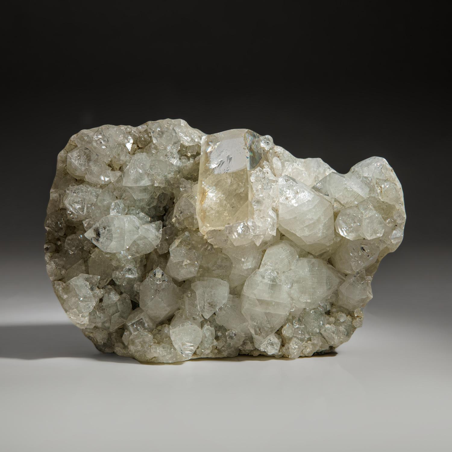 Cristallo Gemma di calcite con apofillite proveniente dal distretto di Nasik, Maharashtra, India in vendita