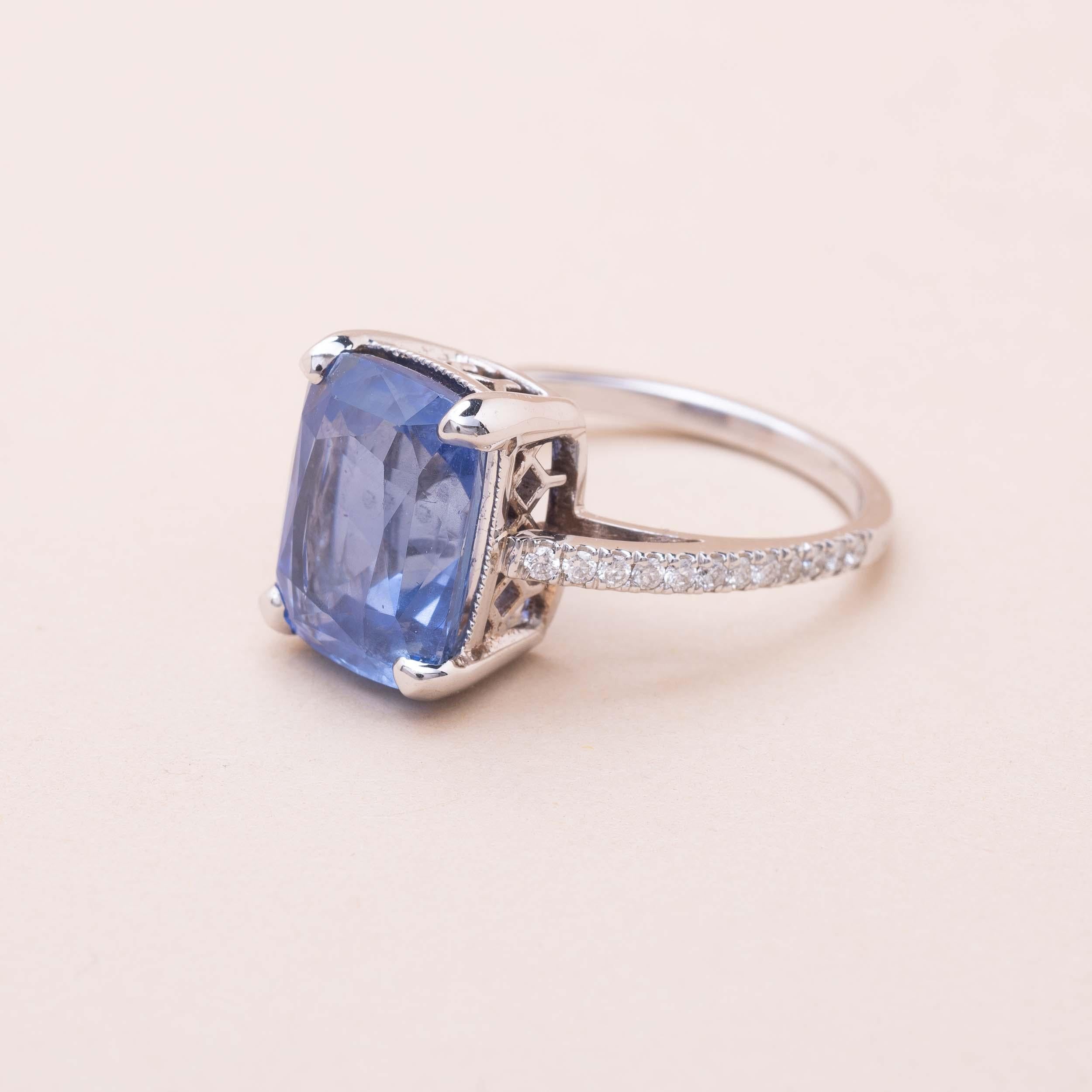 GEM Certified 8.12 carats Sapphire Ring In Good Condition For Sale In PARIS, FR