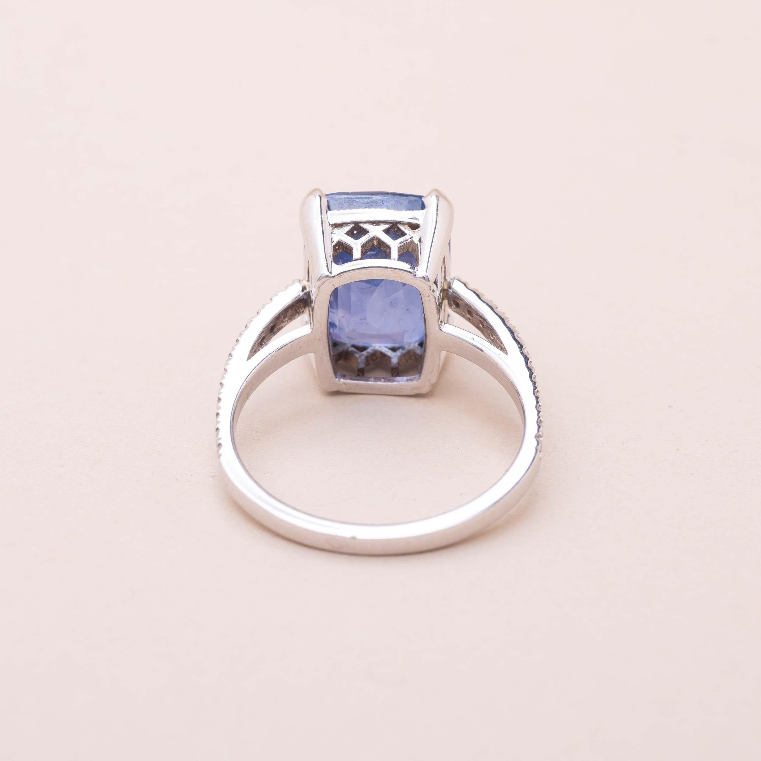 Women's GEM Certified 8.12 carats Sapphire Ring For Sale