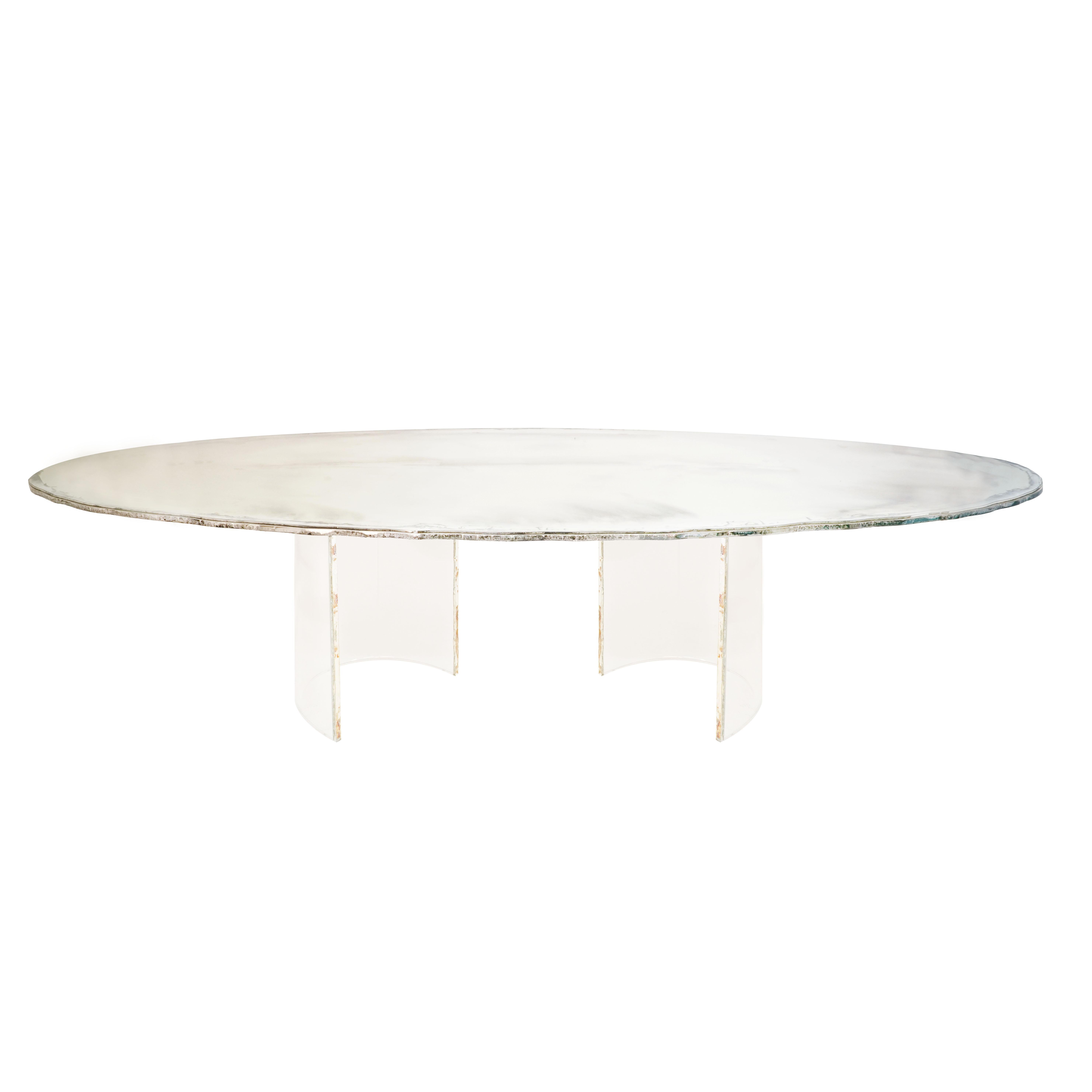 Moderne Gem, Table de salle à manger contemporaine 280 Plateau en verre argenté, paire de pieds en plexiglas 