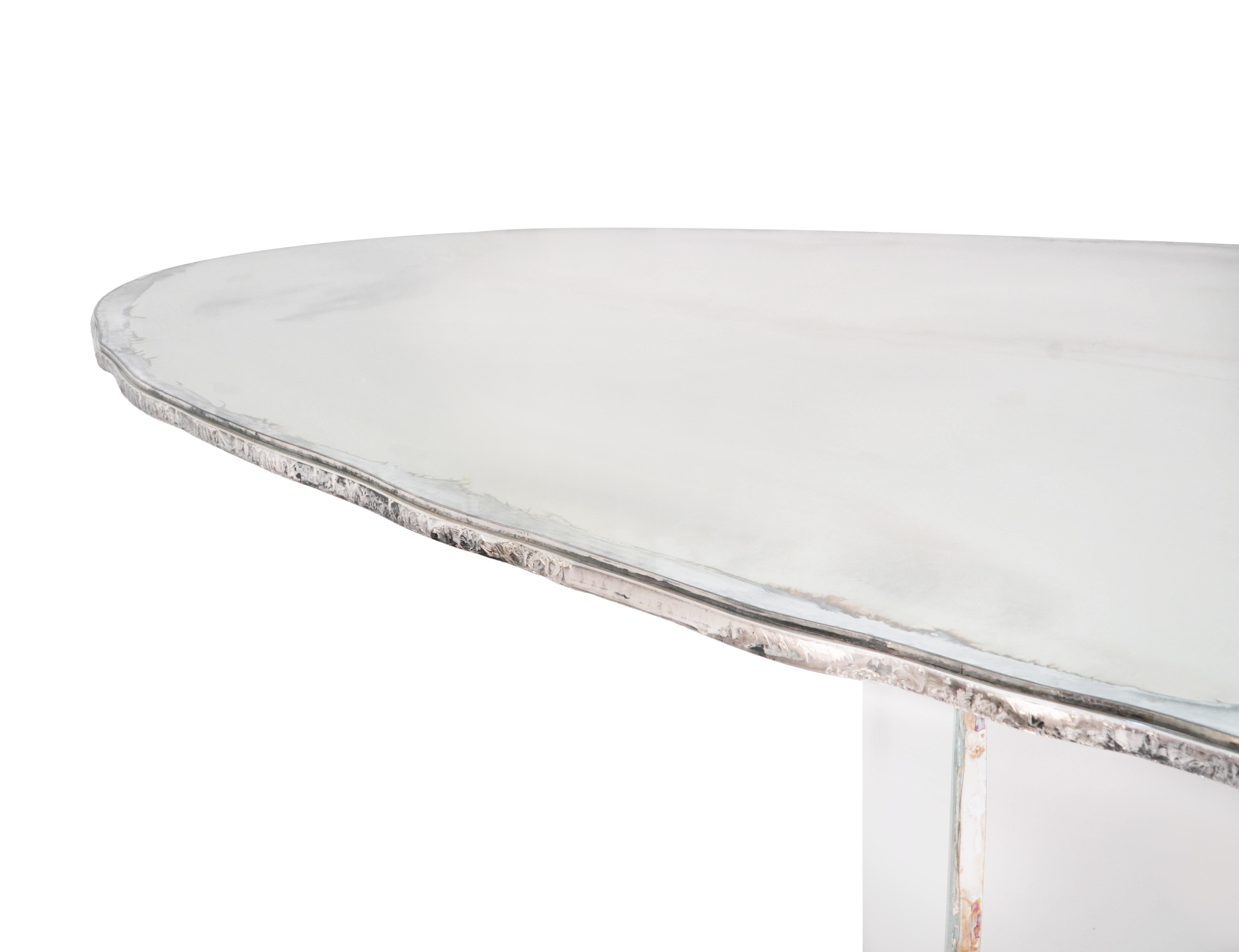 Gem, Table de salle à manger contemporaine 280 Plateau en verre argenté, paire de pieds en plexiglas 