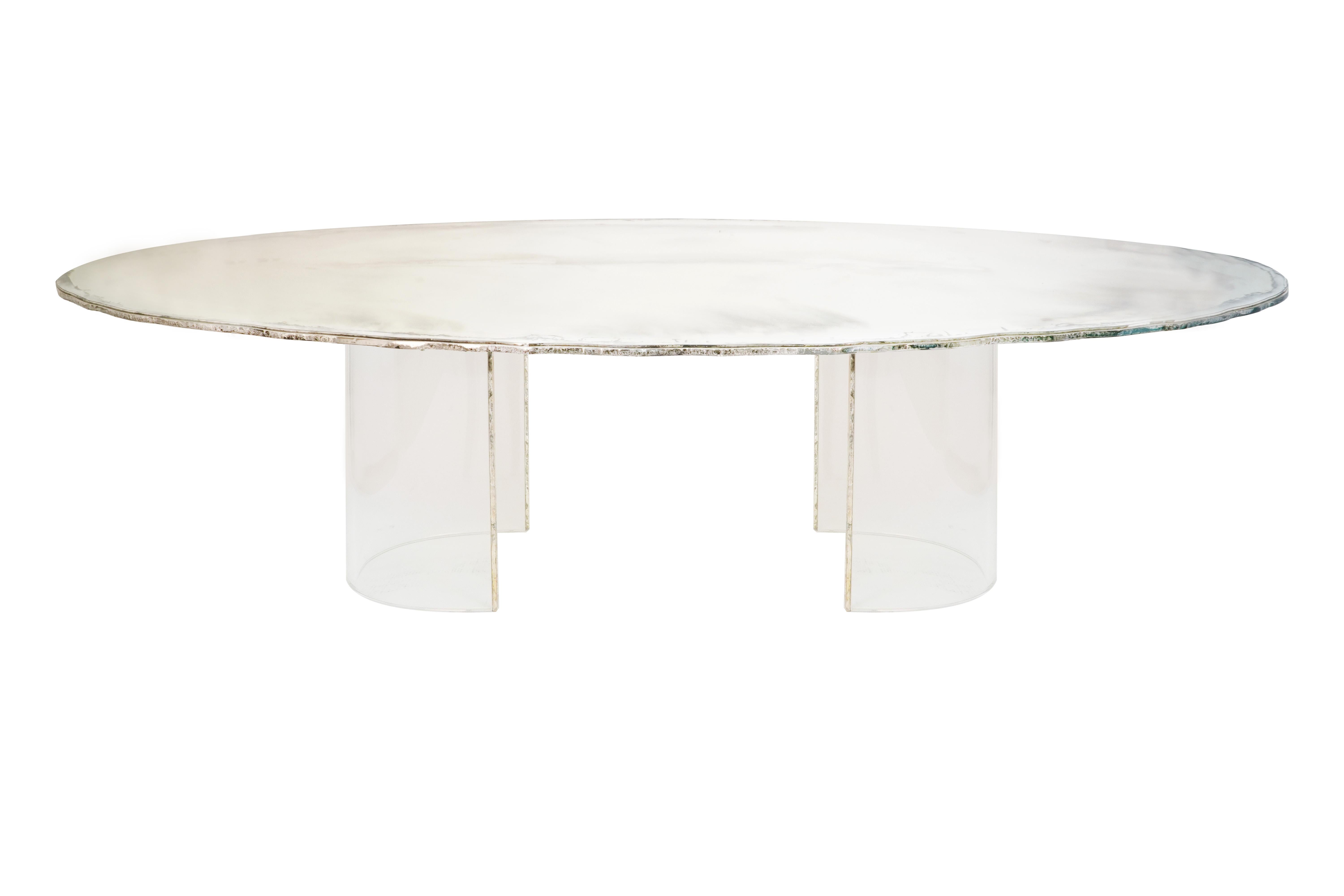 Argenté Gem, Table de salle à manger contemporaine 280 Plateau en verre argenté, paire de pieds en plexiglas 