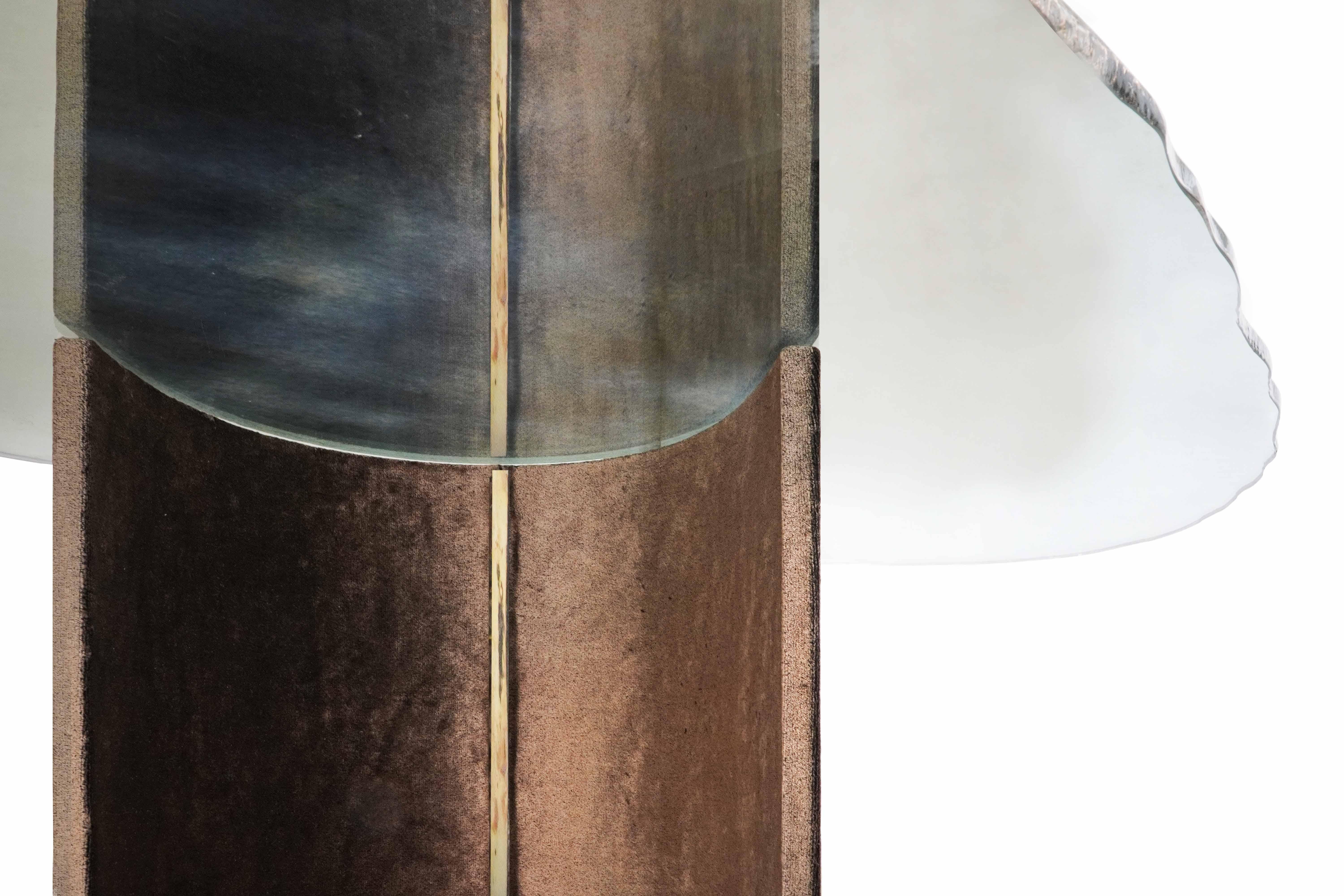Table de salle à manger contemporaine pierre précieuse 280, plateau en verre argenté, paire de pieds en velours Neuf - En vente à Pietrasanta, IT