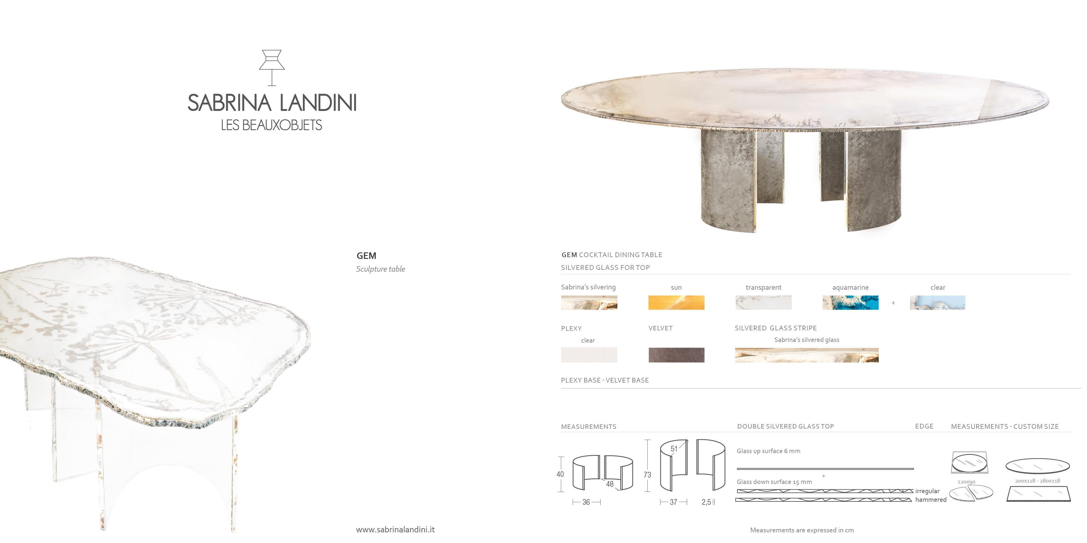 Gem, Tavolo da pranzo contemporaneo 280 Piano in vetro argentato, coppia di gambe vellutate in vendita 7
