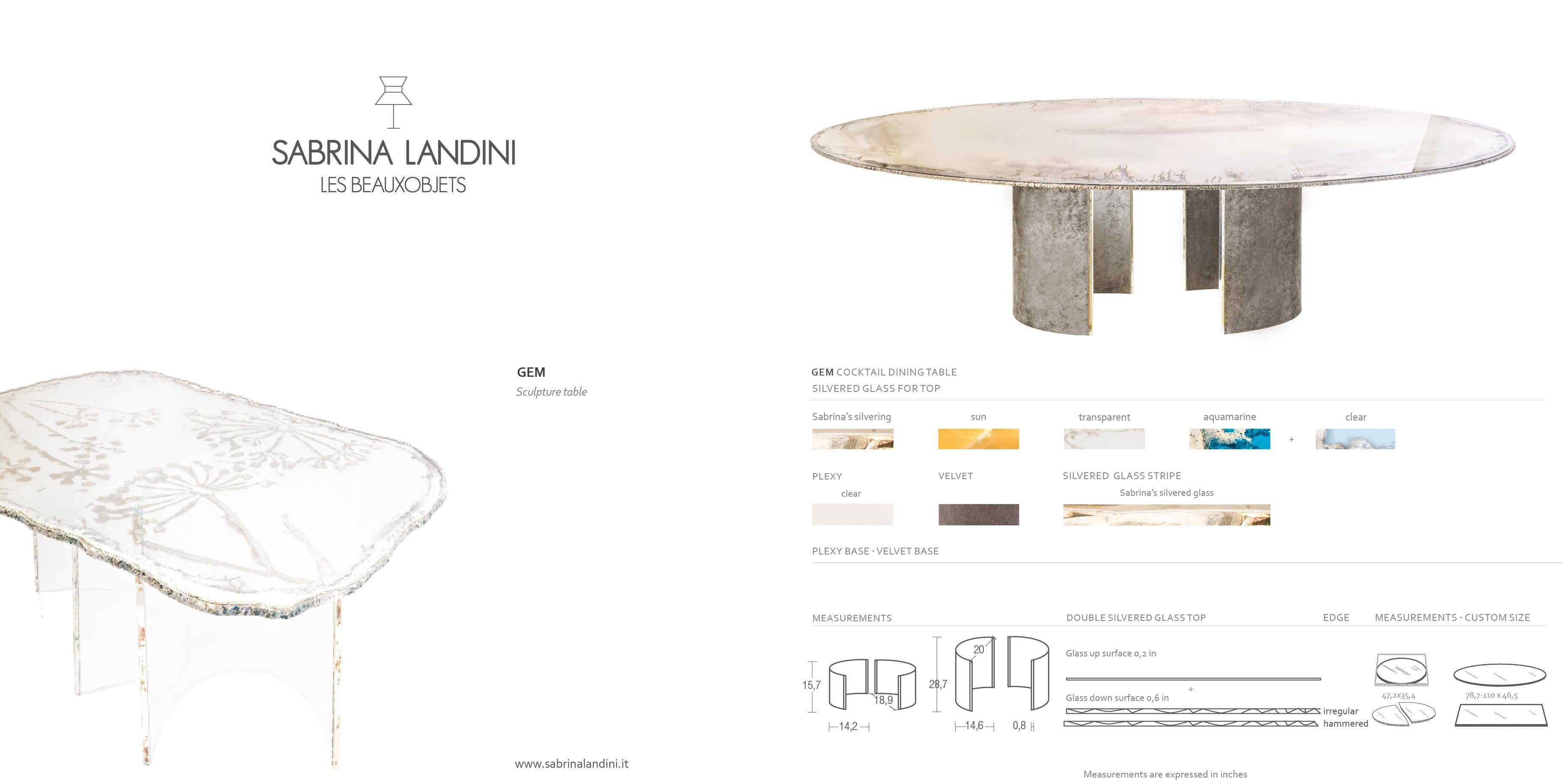 Gem, Tavolo da pranzo contemporaneo 280 Piano in vetro argentato, coppia di gambe vellutate in vendita 8