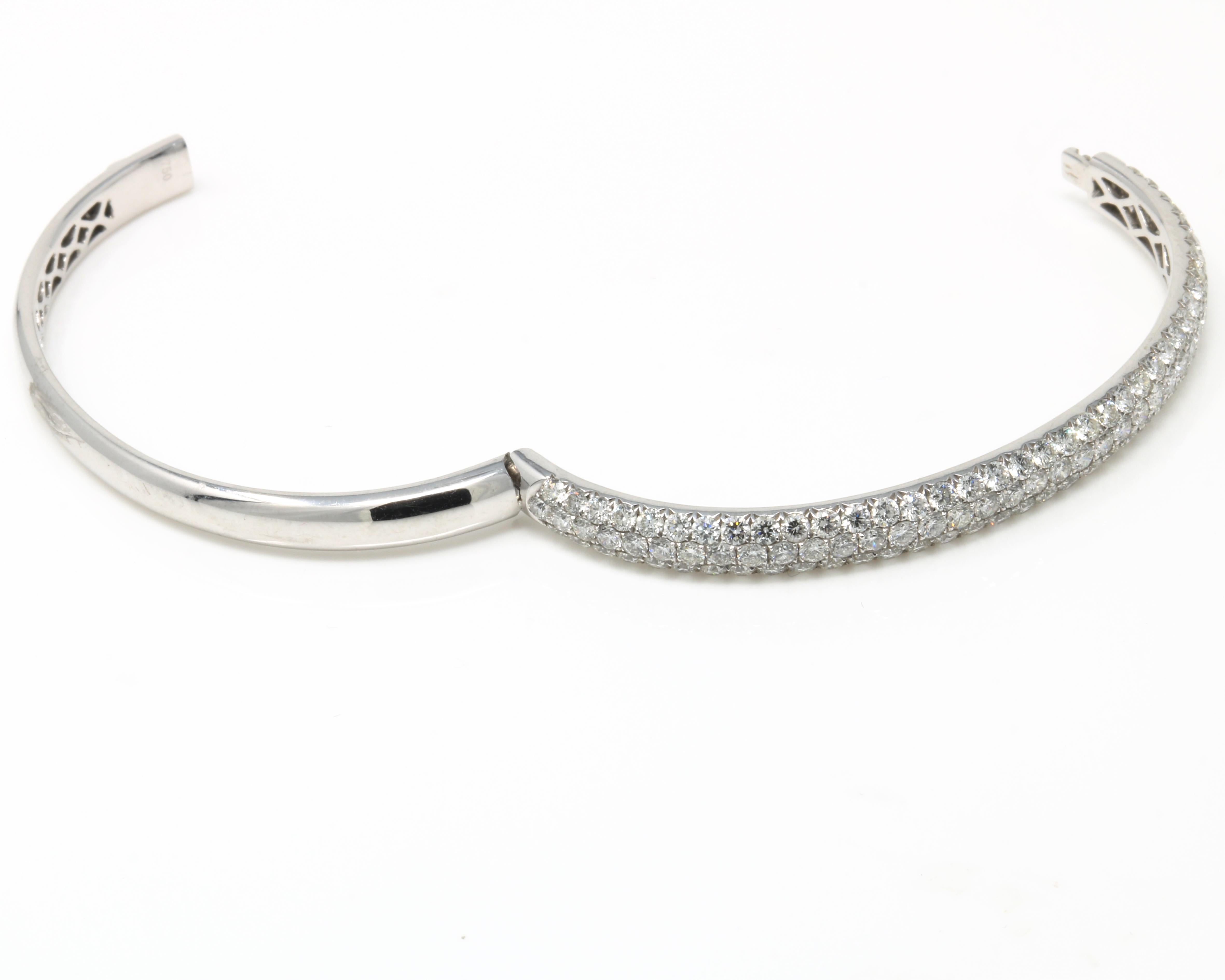 Gem Gallery Diamond Micro Pave Bangle In New Condition For Sale In Great Neck, NY