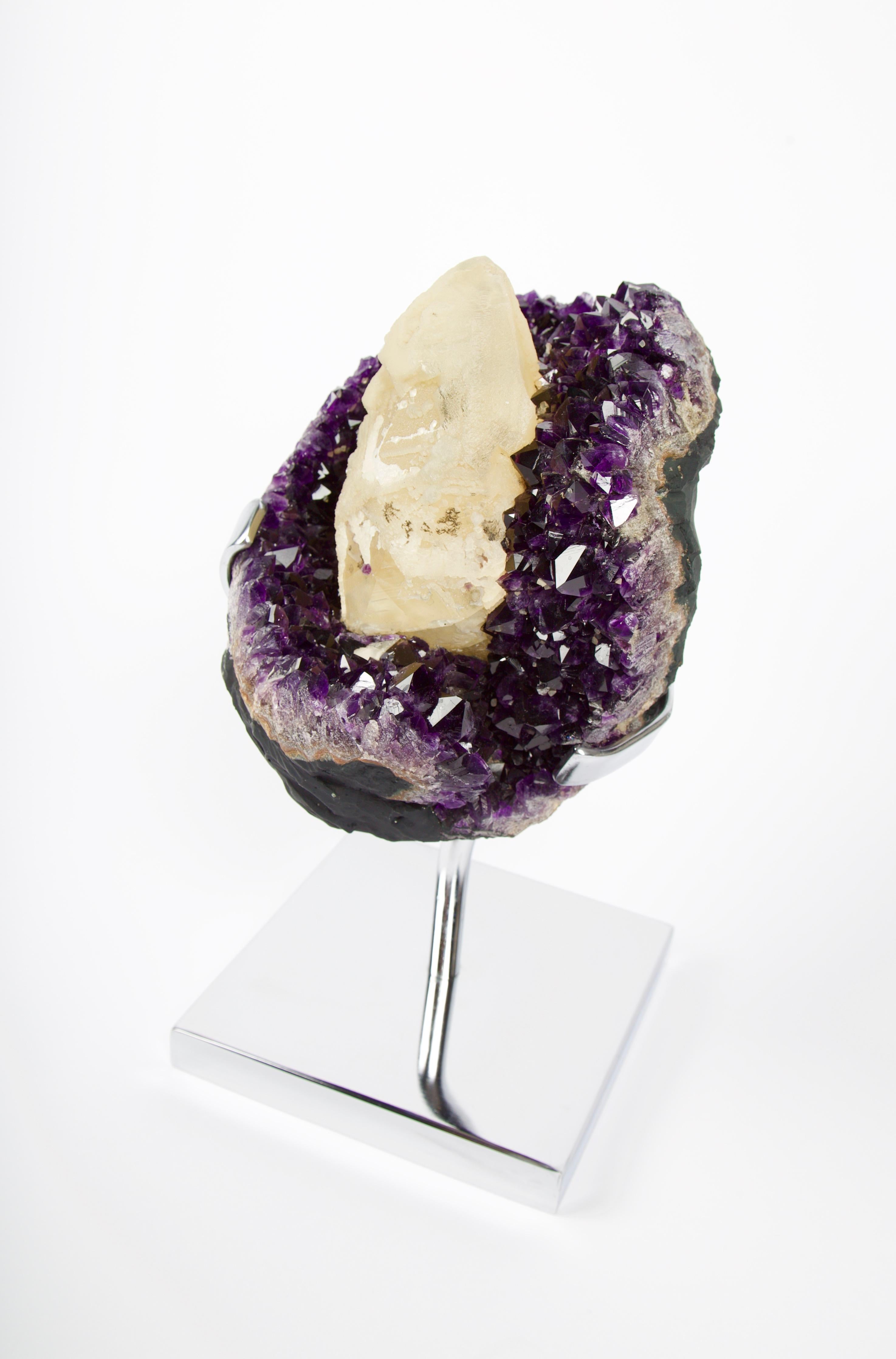 Amethyst-Geode-Skulptur in Edelsteinform, Uruguay (Uruguayisch) im Angebot