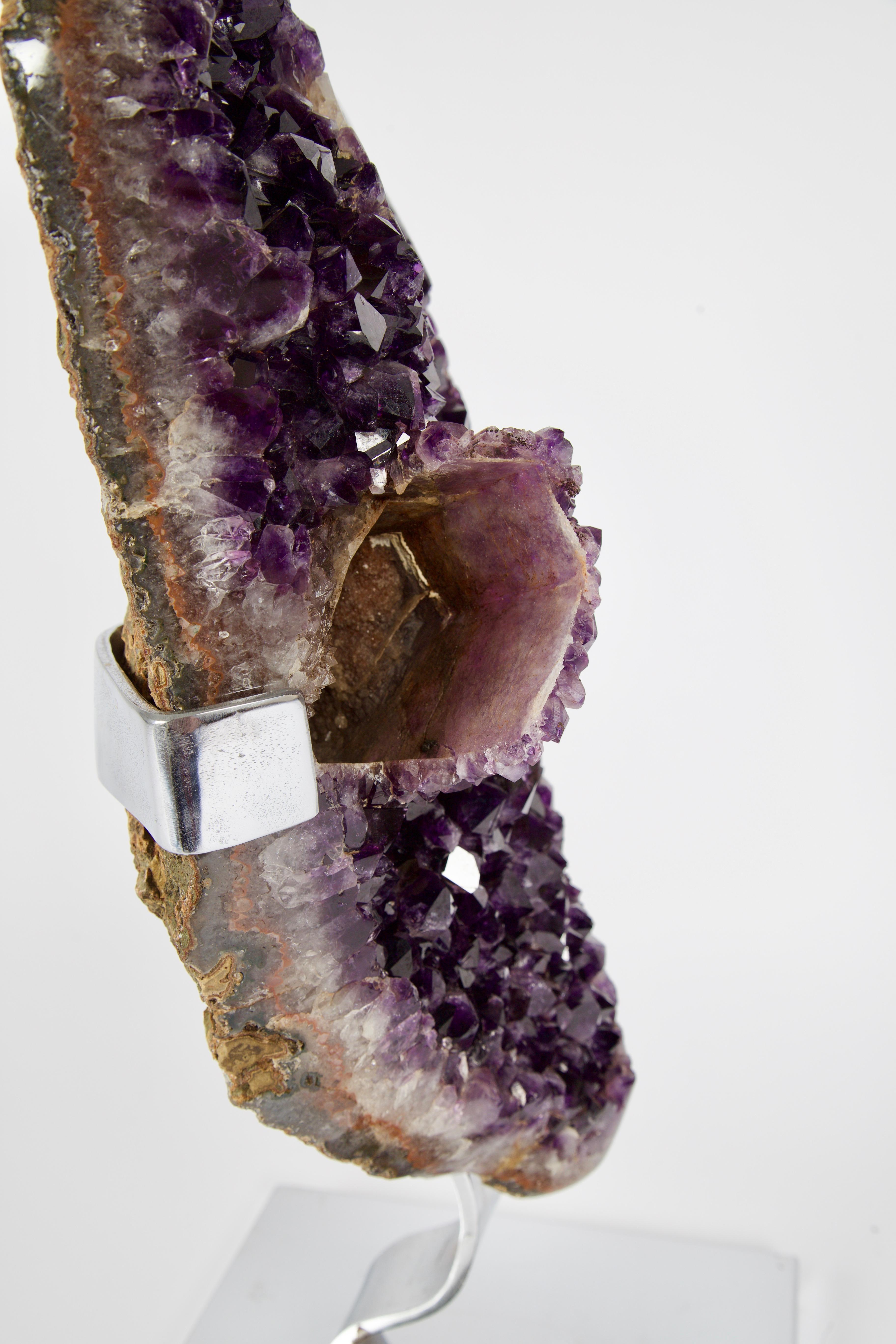 Scultura di geode di ametista di grado gemmologico In condizioni ottime in vendita a Los Angeles, CA