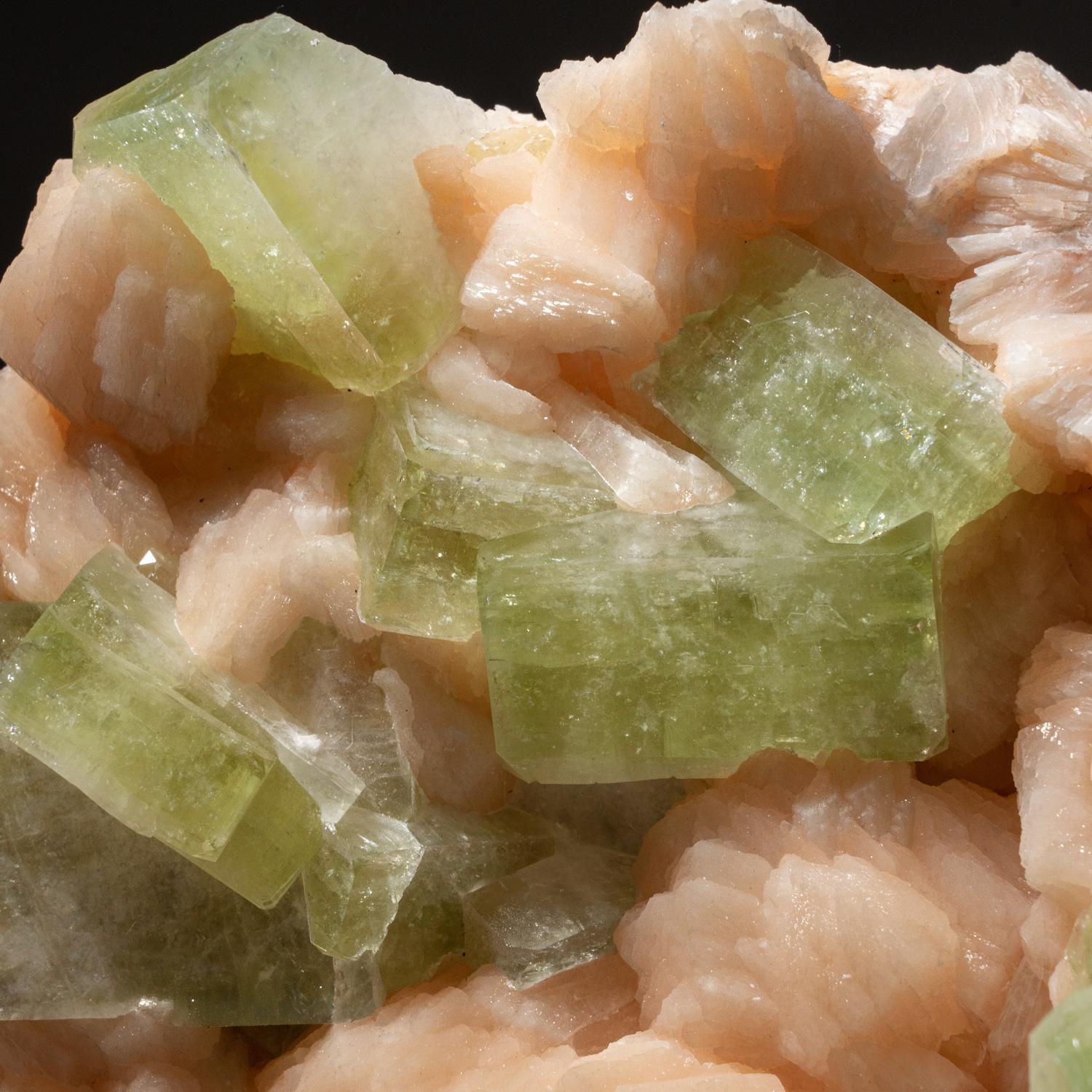 Gem Green Apophyllite Mineral Crystal with Stilbite from Maharashtra, India In Excellent Condition For Sale In New York, NY