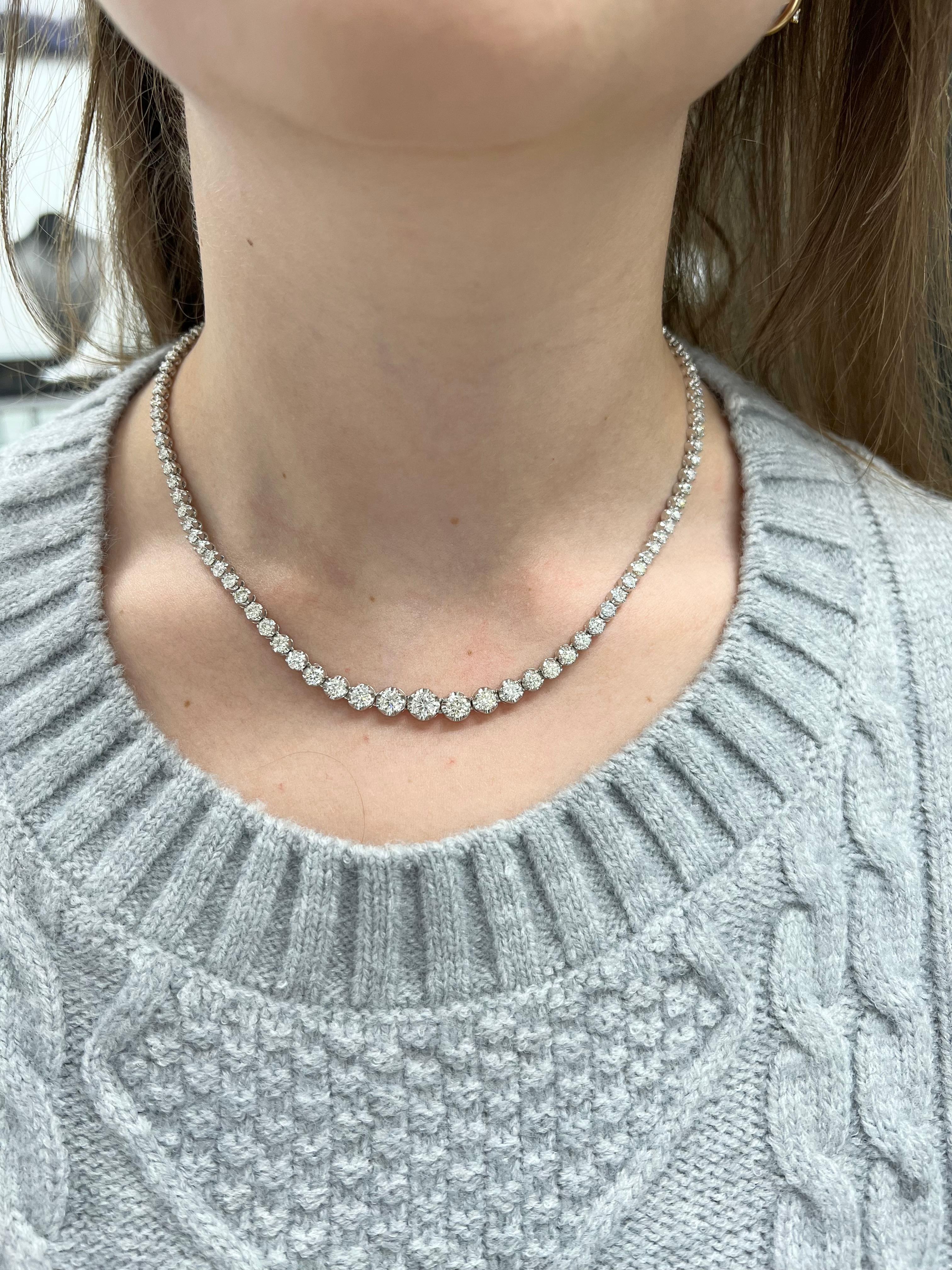 Gem Jewelers Co. 10,23 Karat abgestufte Diamant-Tennis-Halskette aus 14 Karat Weißgold Damen im Angebot
