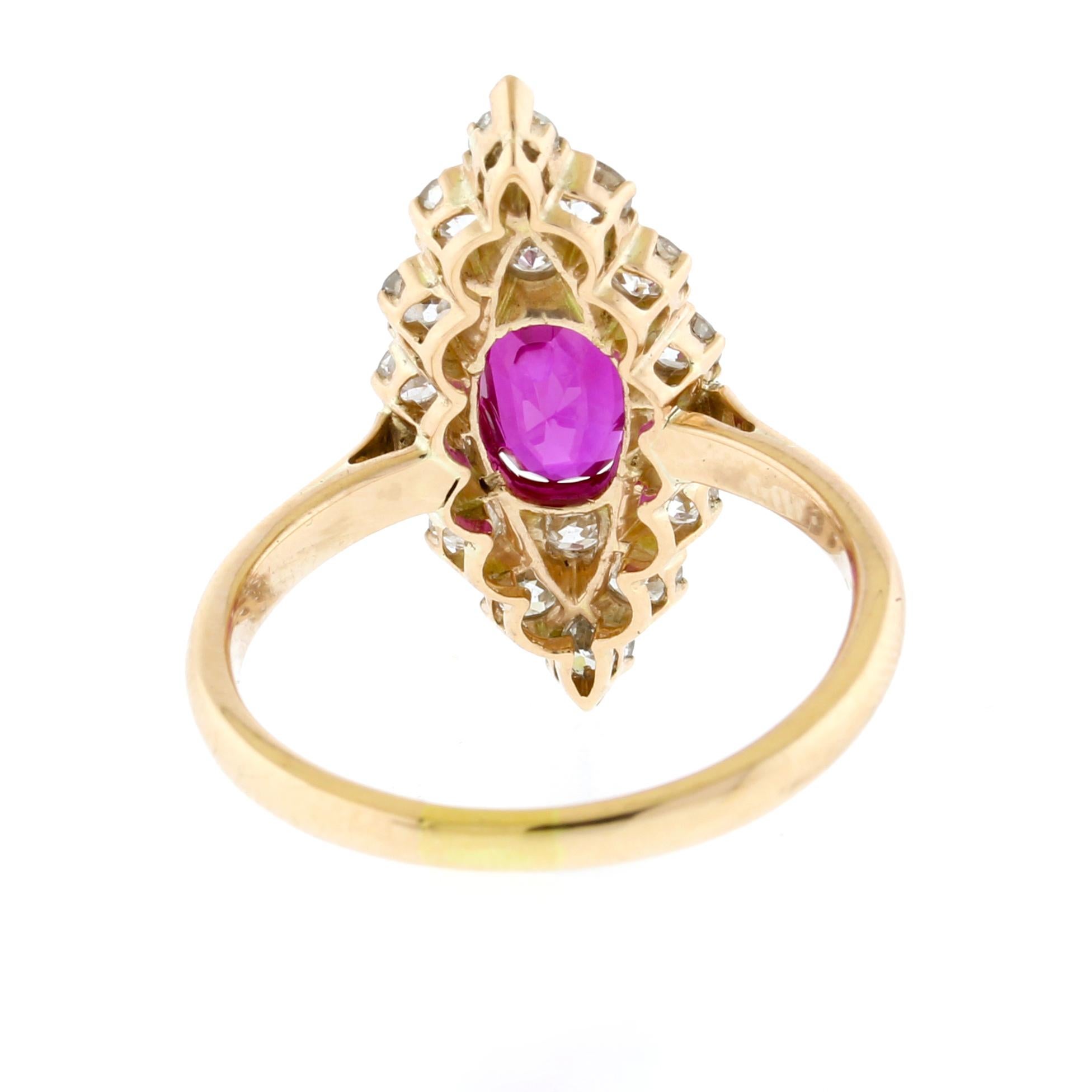 Anillo Antiguo de Zafiro Rosa de Birmania Sin Calor y Navette de Diamantes en Bueno estado para la venta en Bethesda, MD