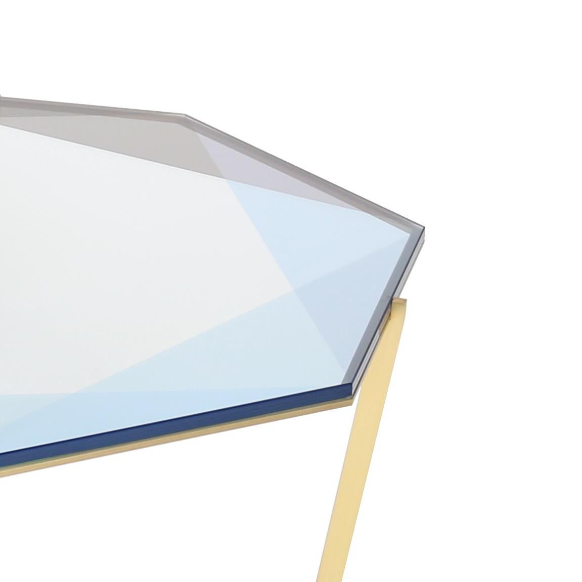 Autre Table basse octogonale Gem - Verre bleu avec base en laiton par Debra Folz en vente