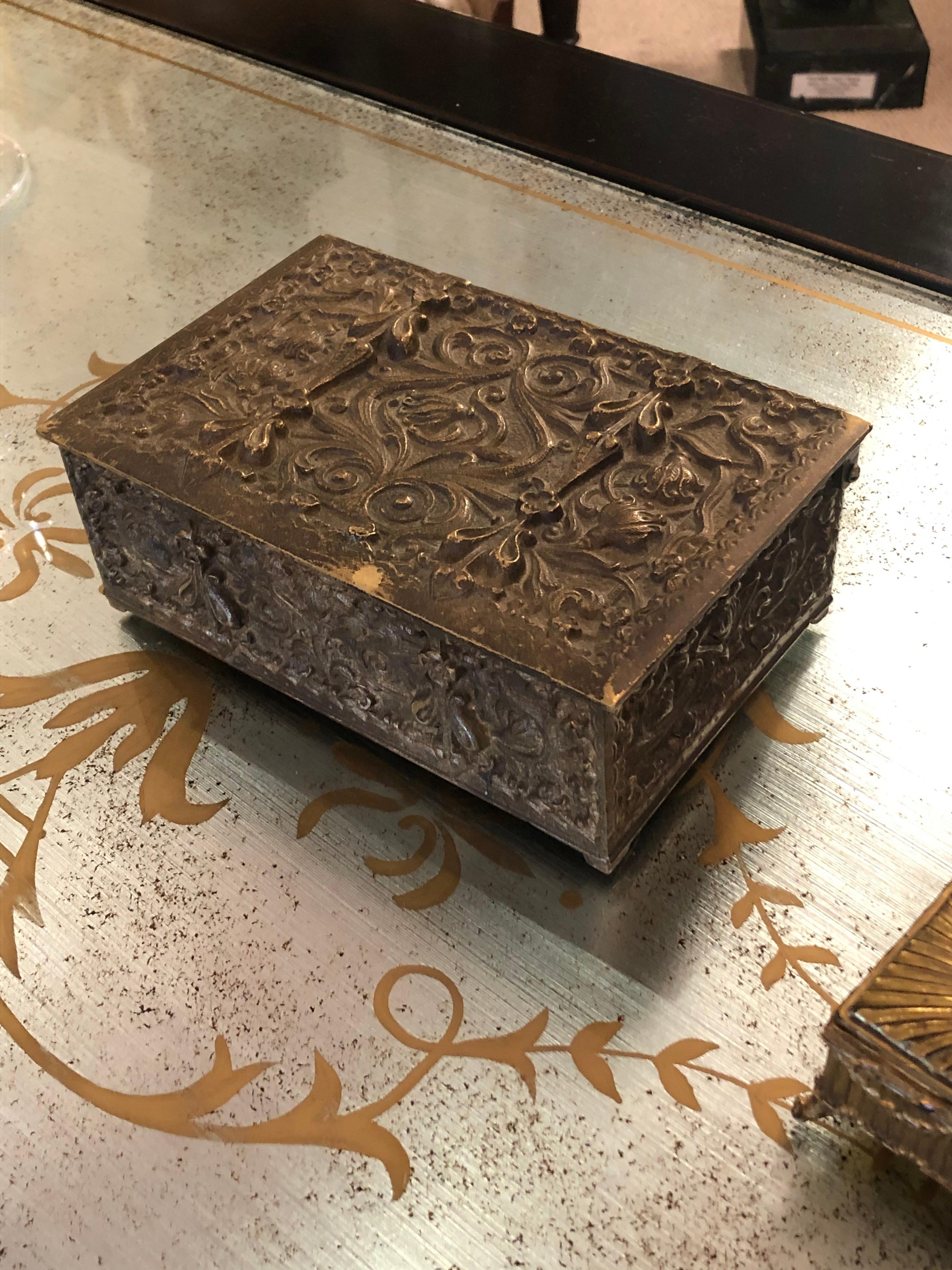 Juwel einer antiken Schmuckschatulle aus Bronze im Zustand „Gut“ im Angebot in Hopewell, NJ