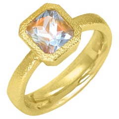 Anillo único de oro de 22 quilates con gema naranja arco iris de piedra lunar, Devta Doolan 2024