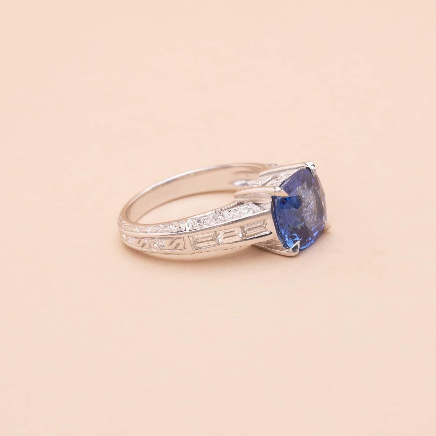 Art Deco GEM Paris Certified 3.37 carats sapphire ring  For Sale