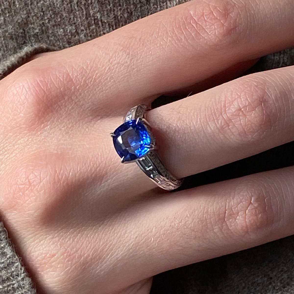 GEM Paris Certified 3.37 carats sapphire ring  In Excellent Condition For Sale In PARIS, FR