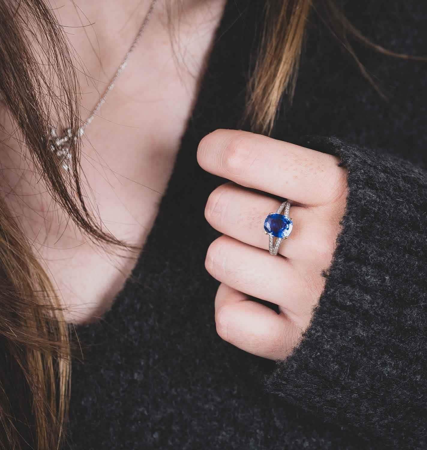 Women's Gem Paris Certified 3.66 carat unheated sapphire ring For Sale