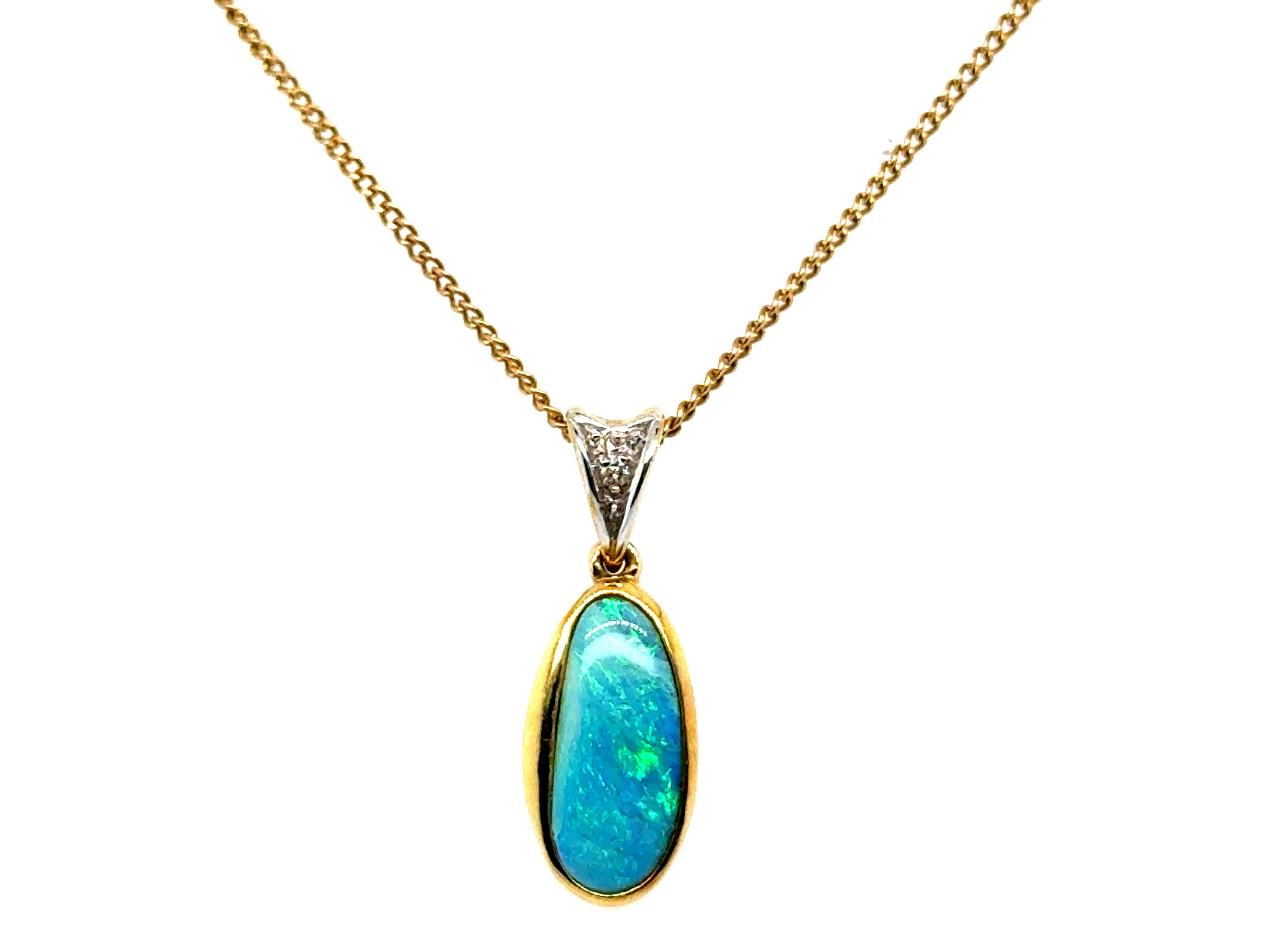 Pendentif en or jaune 18 carats pour collier d'opale noire de qualité gemme 


Comprend un cabochon ovale d'opale noire de 13 x 7 mm de qualité gemme.

Accentué par un diamant rond taillé en brillant

Pierre précieuse Opale 100% Naturelle

Or jaune