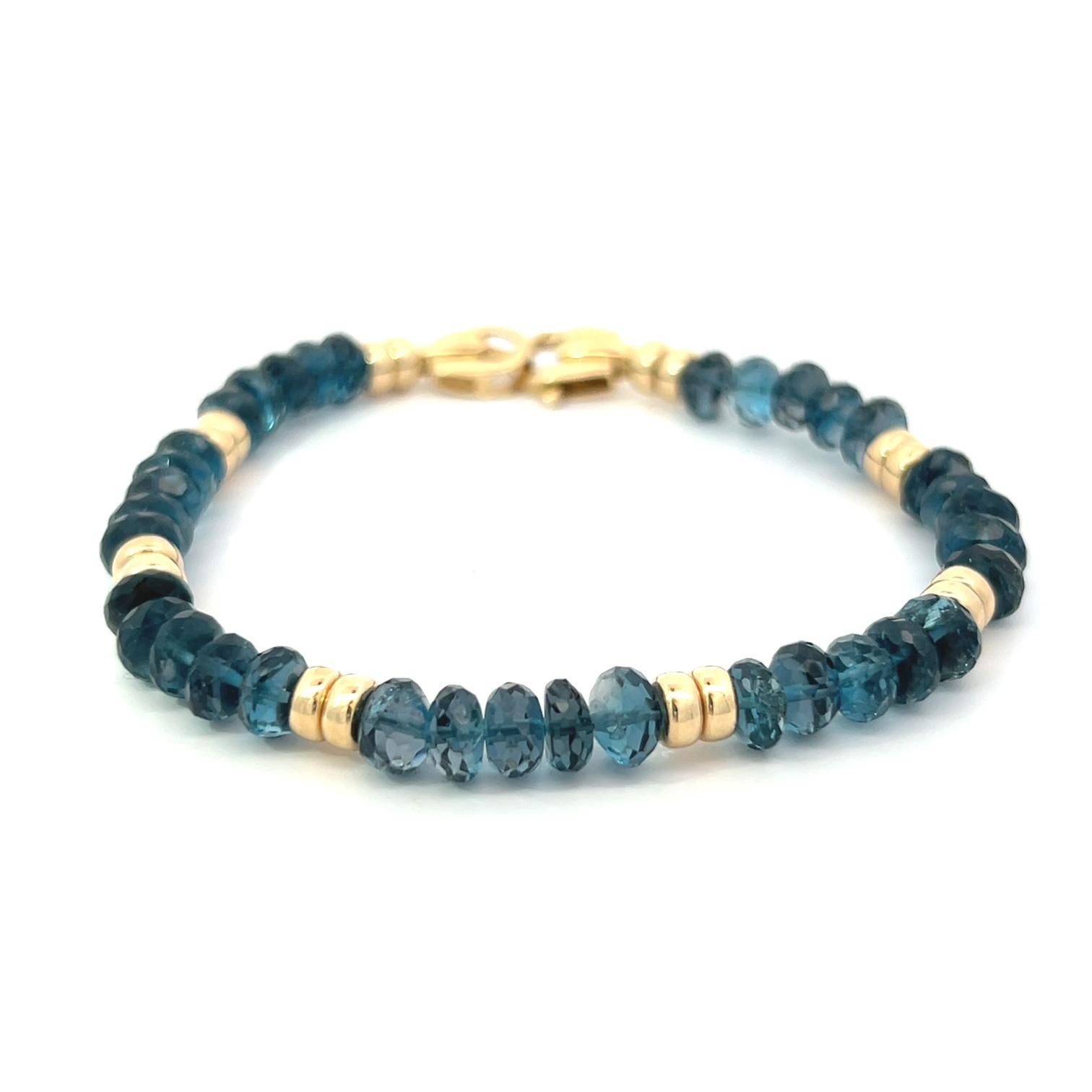 Bracelet de perles en or jaune 14k et topaze bleue de qualité gemme en vente 1