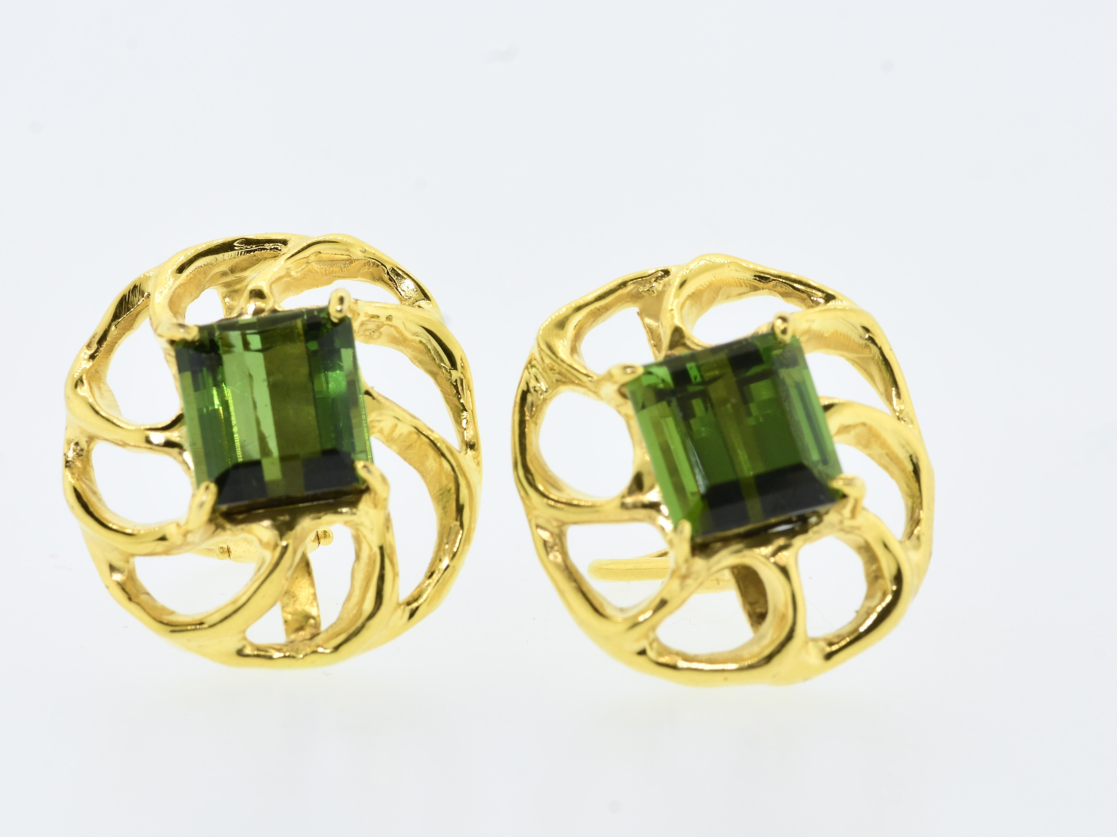 Gem Quality Fine Tourmalines, 10 cts., in well made Contemporary Gold Earrings For Sale 5