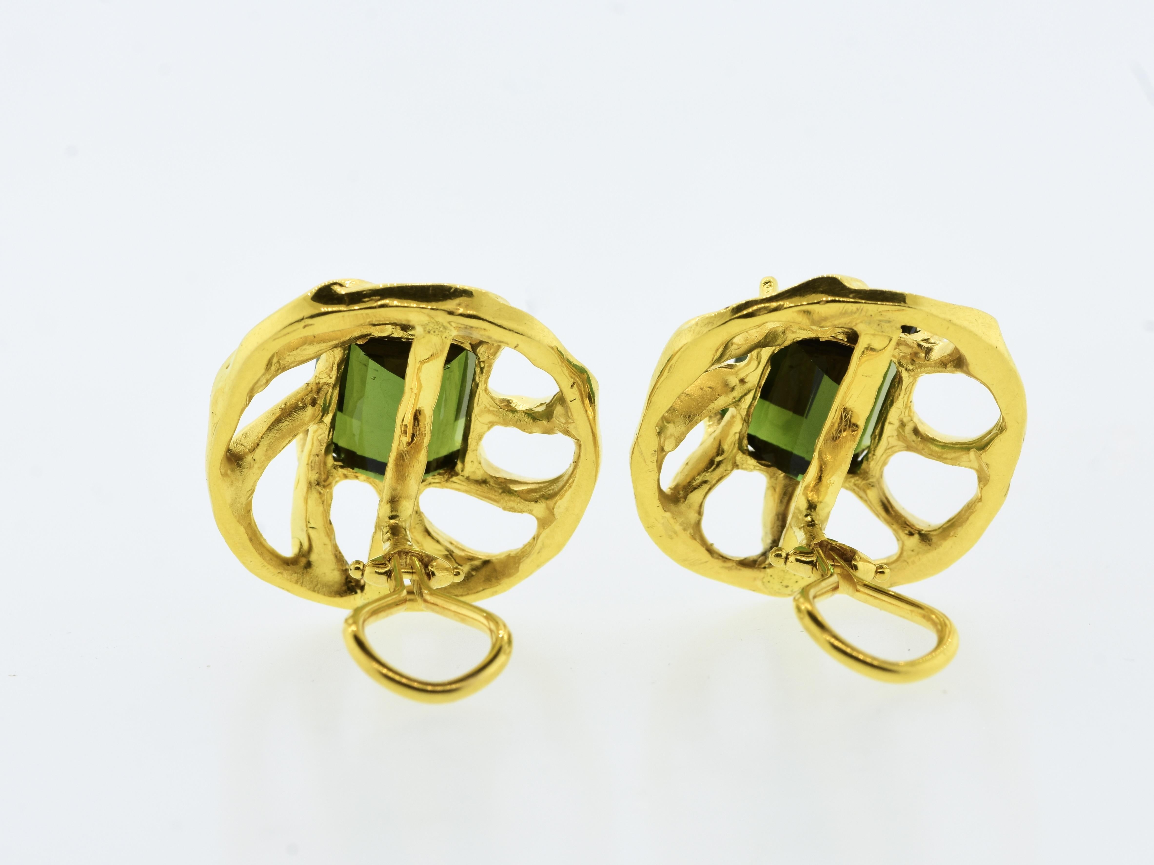 Women's or Men's Gem Quality Fine Tourmalines, 10 cts., in well made Contemporary Gold Earrings For Sale