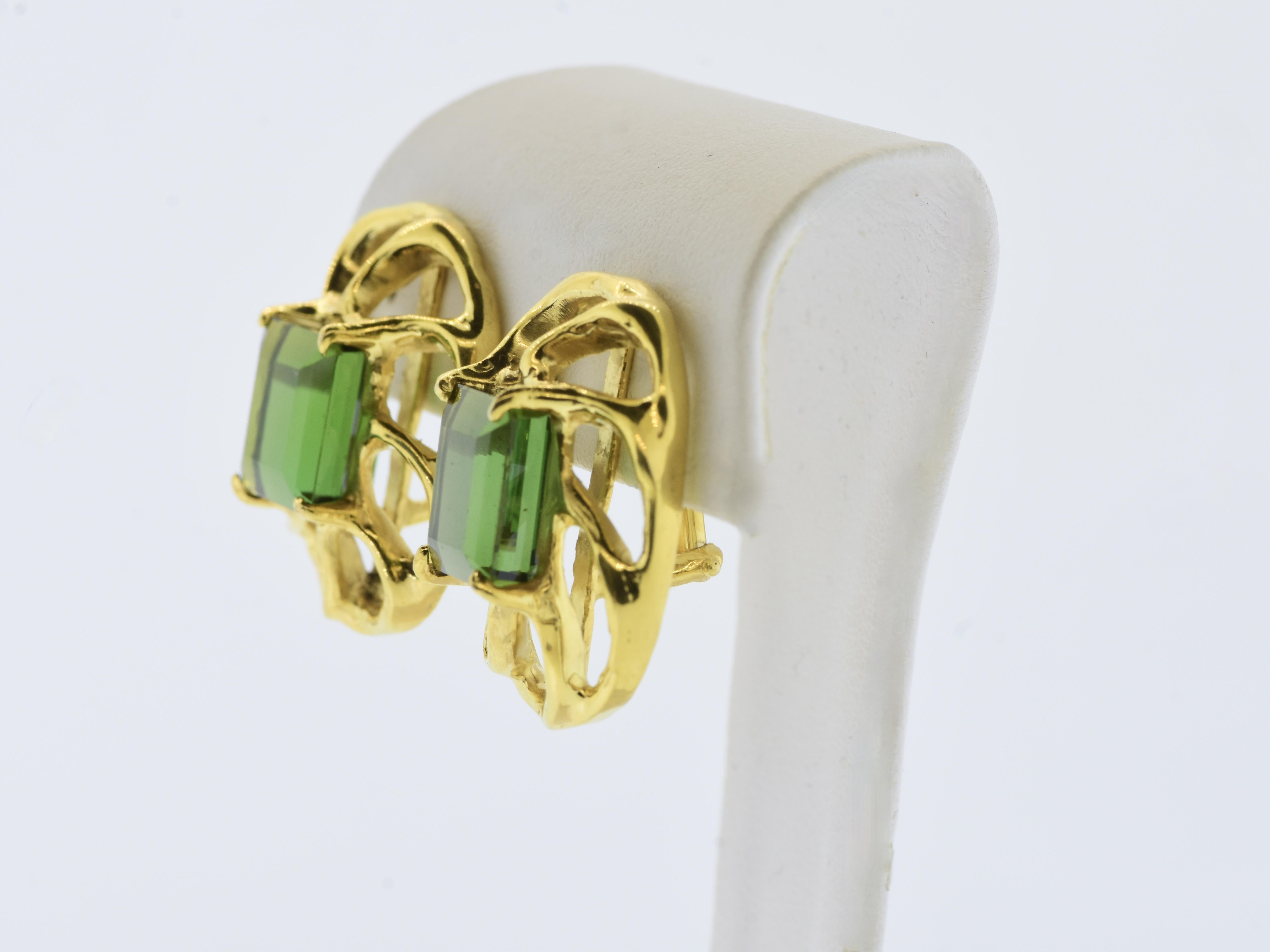 Gem Quality Fine Tourmalines, 10 cts., in well made Contemporary Gold Earrings For Sale 3