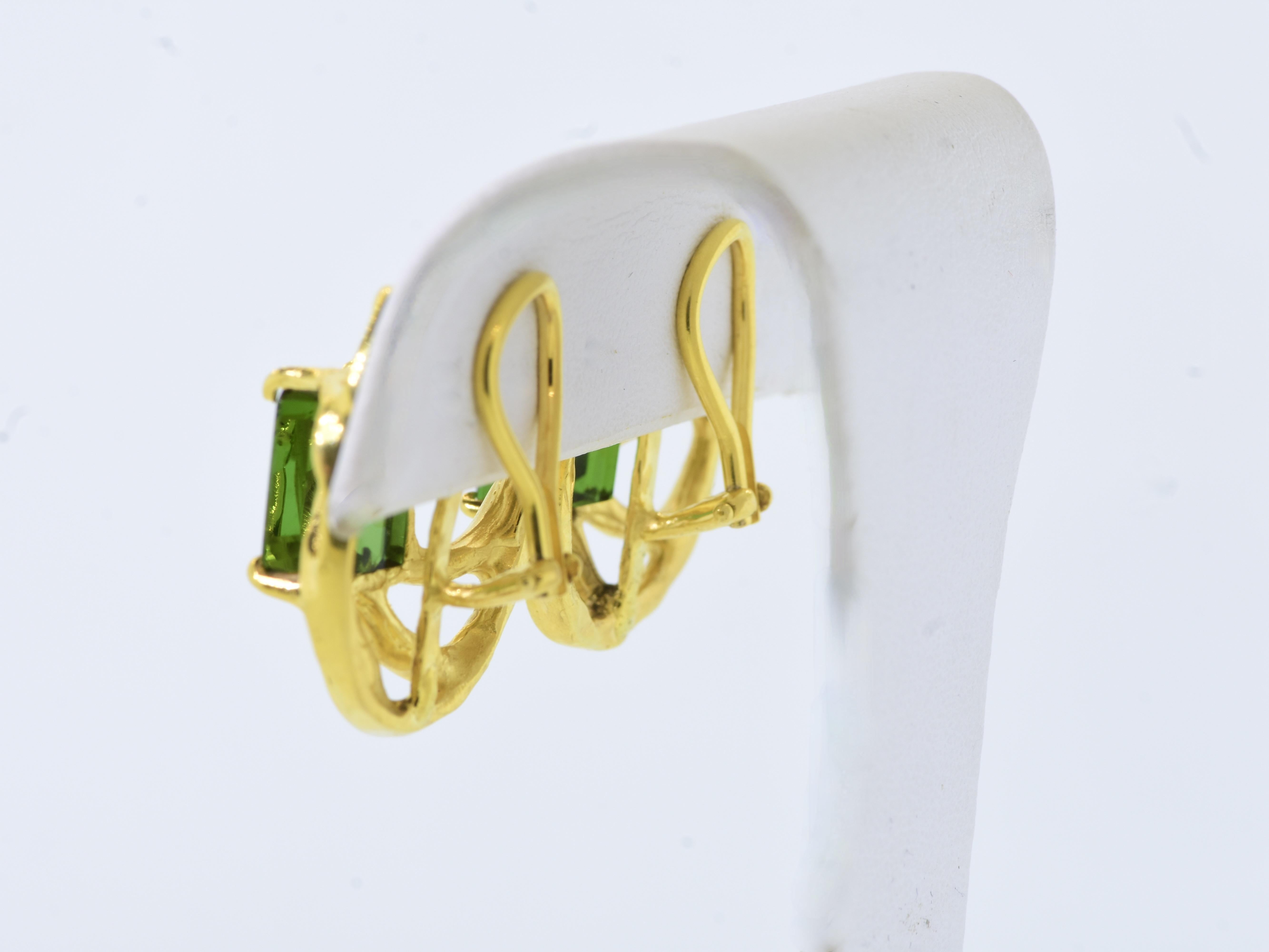 Gem Quality Fine Tourmalines, 10 cts., in well made Contemporary Gold Earrings For Sale 4