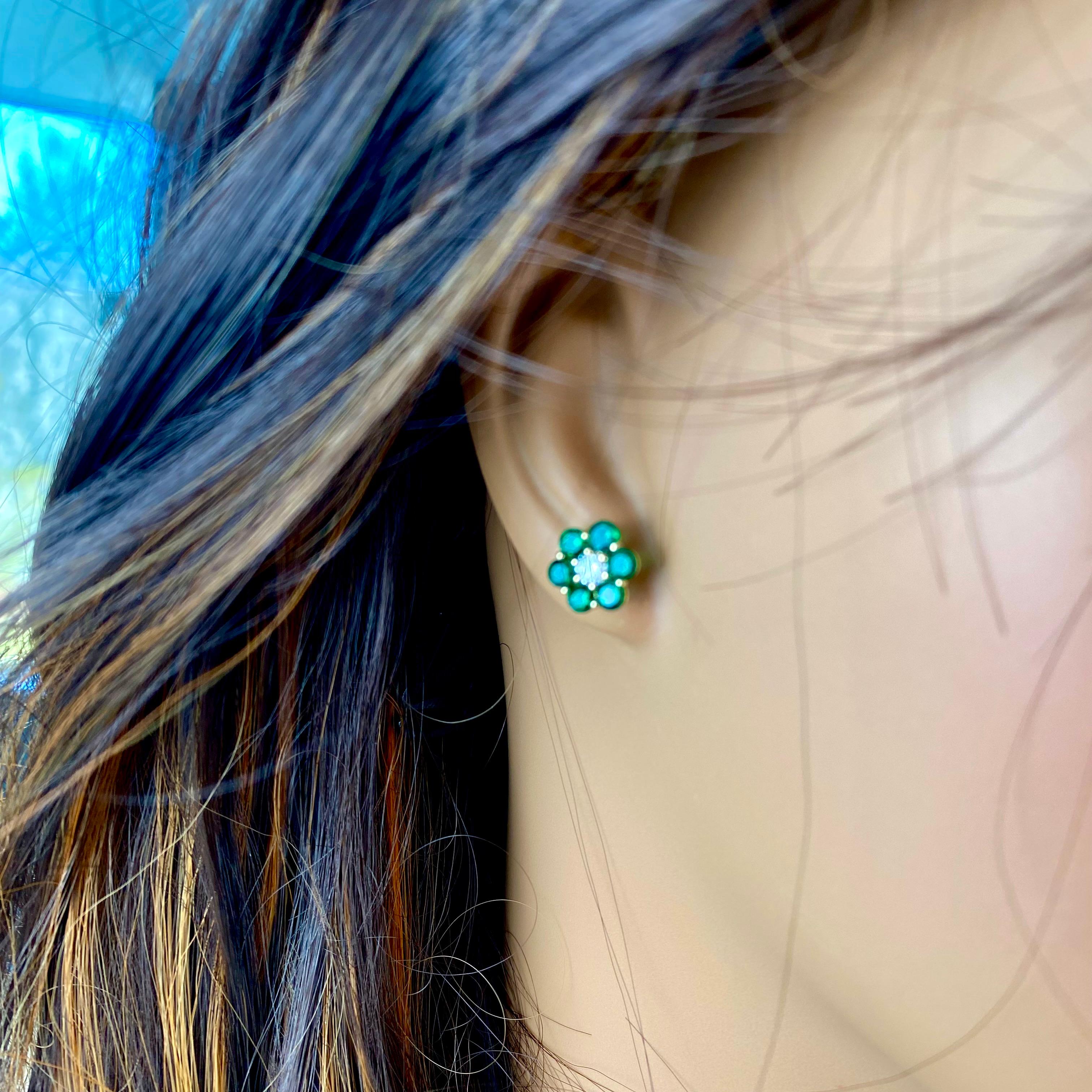 Ohrringe in Edelsteinqualität mit grünem Smaragd und Diamant 2,14 Karat geblümter 0,40 Zoll Gold  im Angebot 5