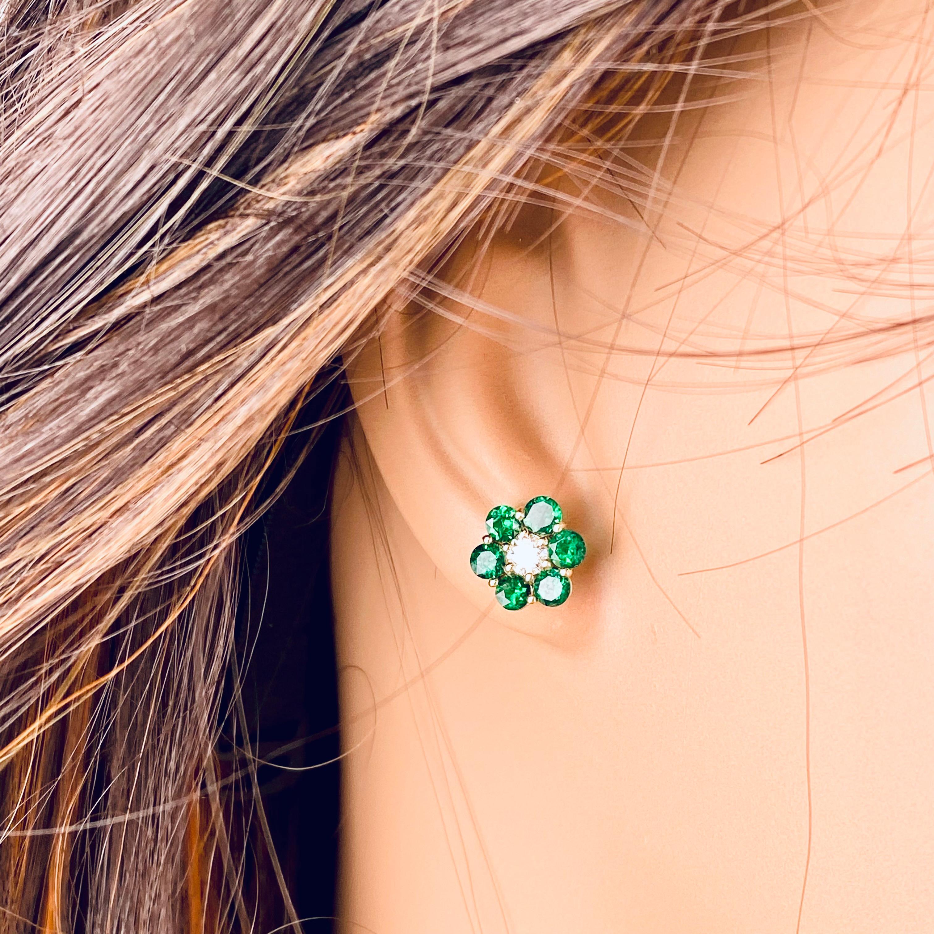 Ohrringe in Edelsteinqualität mit grünem Smaragd und Diamant 2,14 Karat geblümter 0,40 Zoll Gold  im Angebot 6
