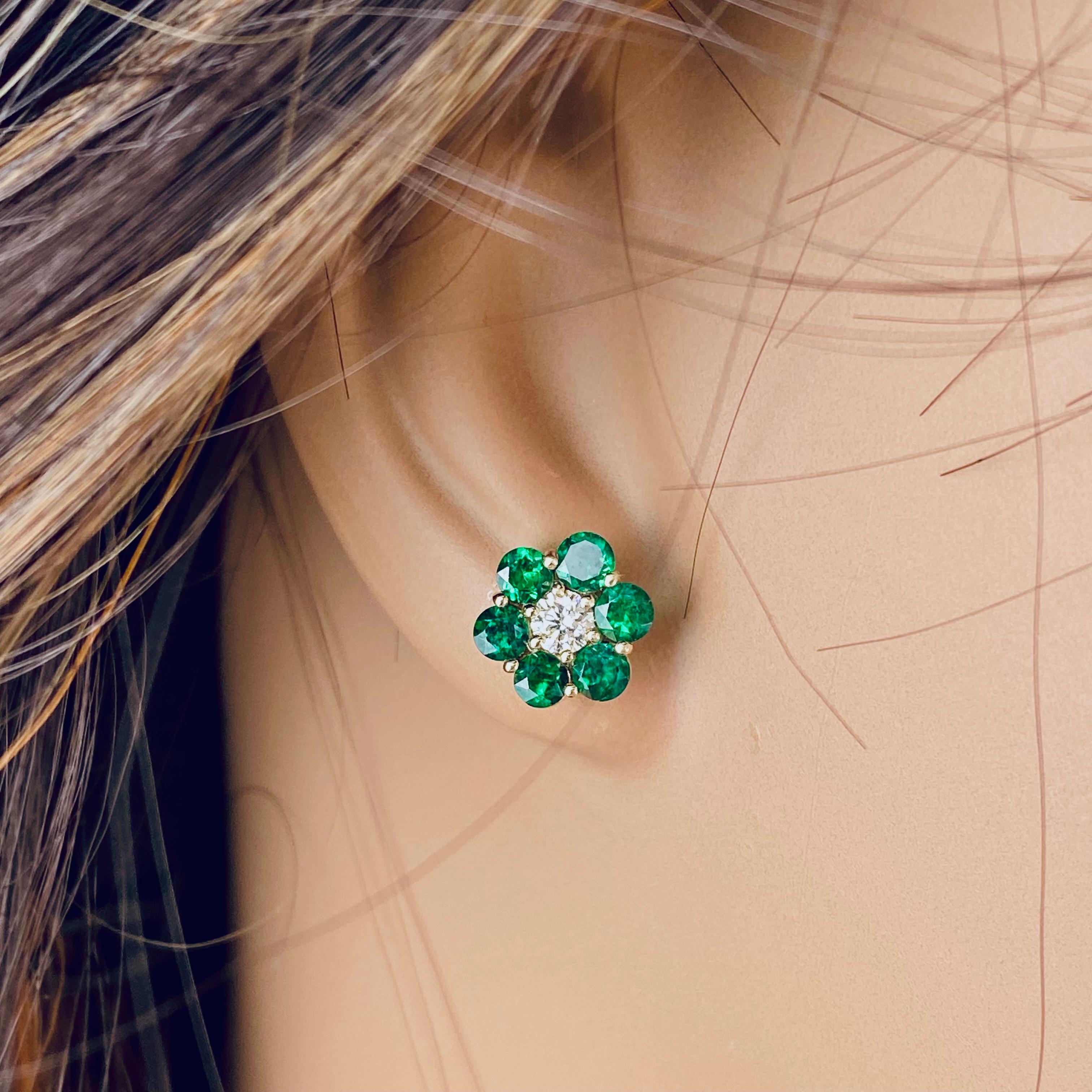 Ohrringe in Edelsteinqualität mit grünem Smaragd und Diamant 2,14 Karat geblümter 0,40 Zoll Gold  (Zeitgenössisch) im Angebot